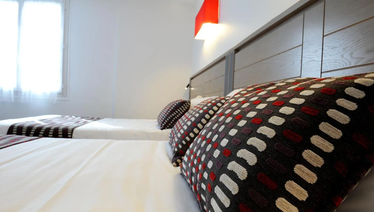 Photo of the whole room, Bed in Manexenea