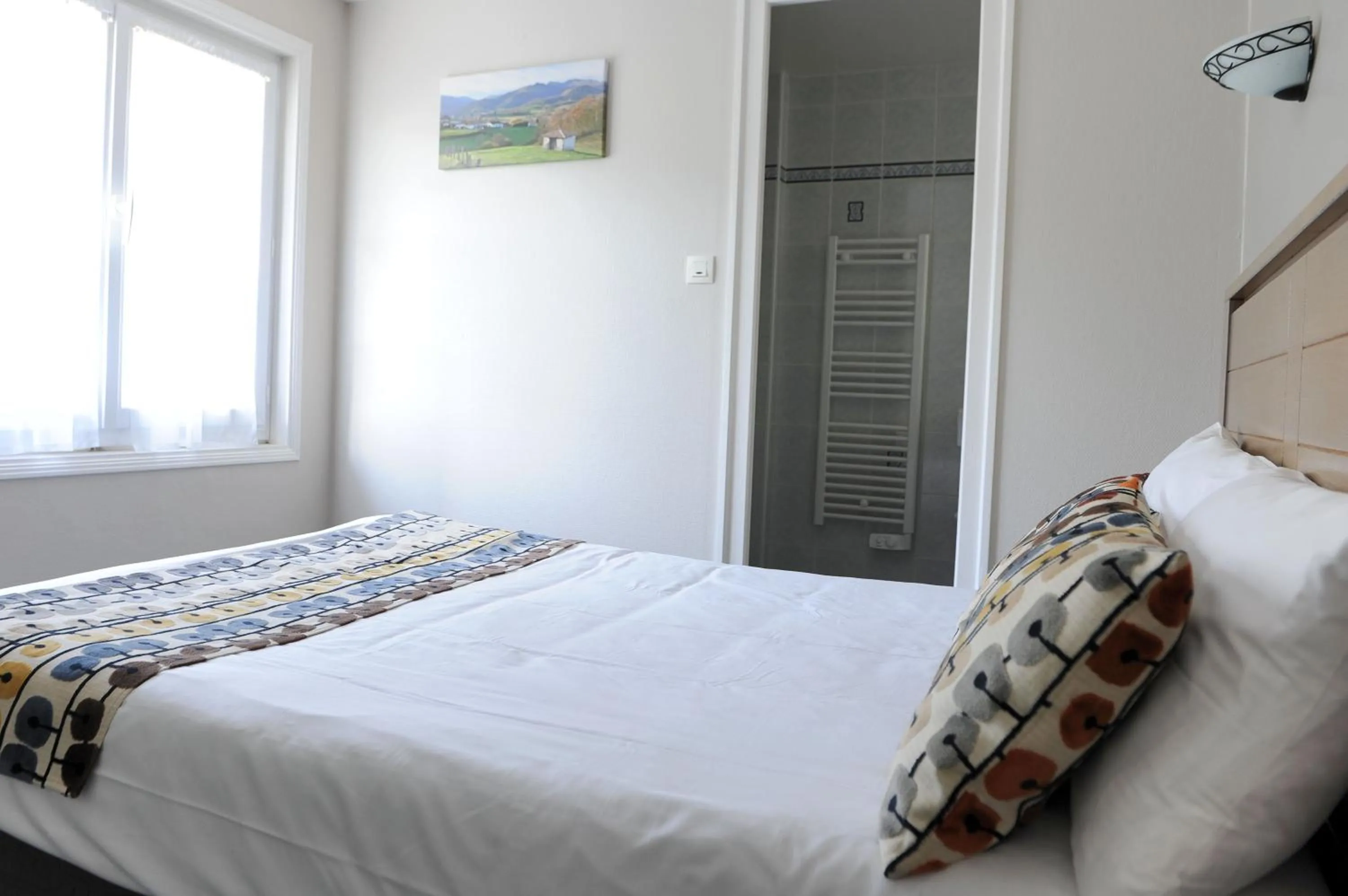 Bedroom, Bed in Manexenea