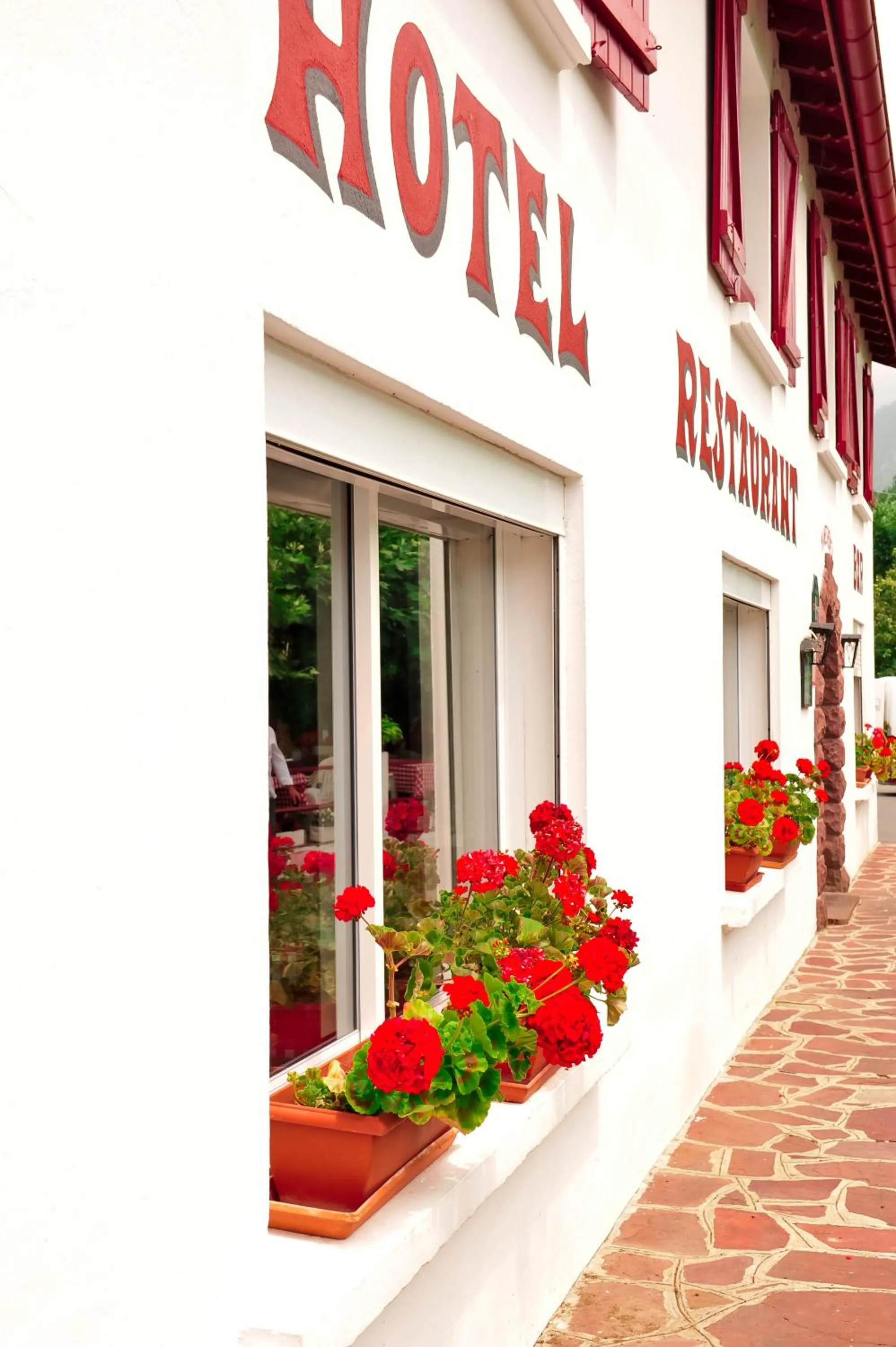 Facade/entrance in Manexenea