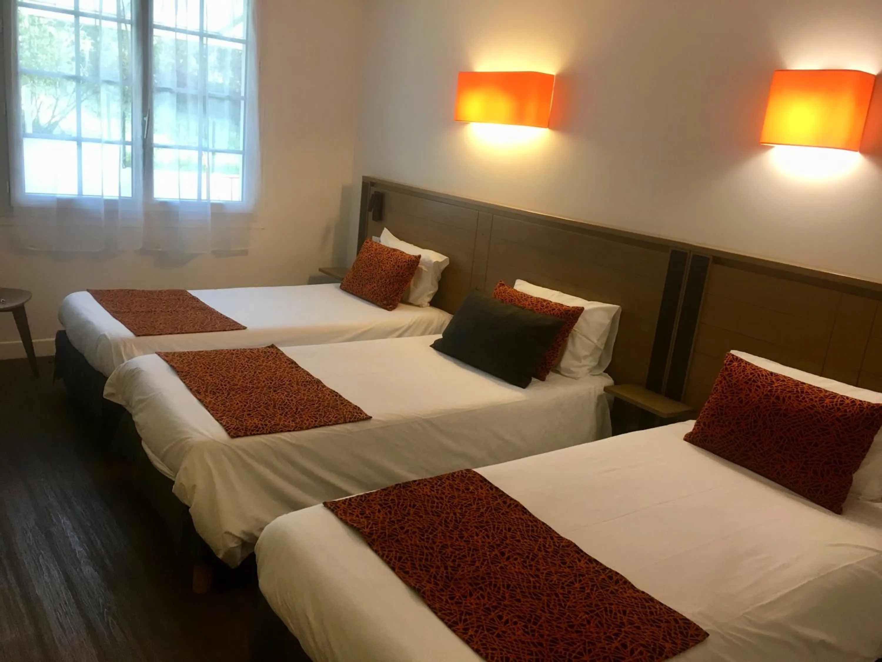 Bedroom, Bed in Manexenea