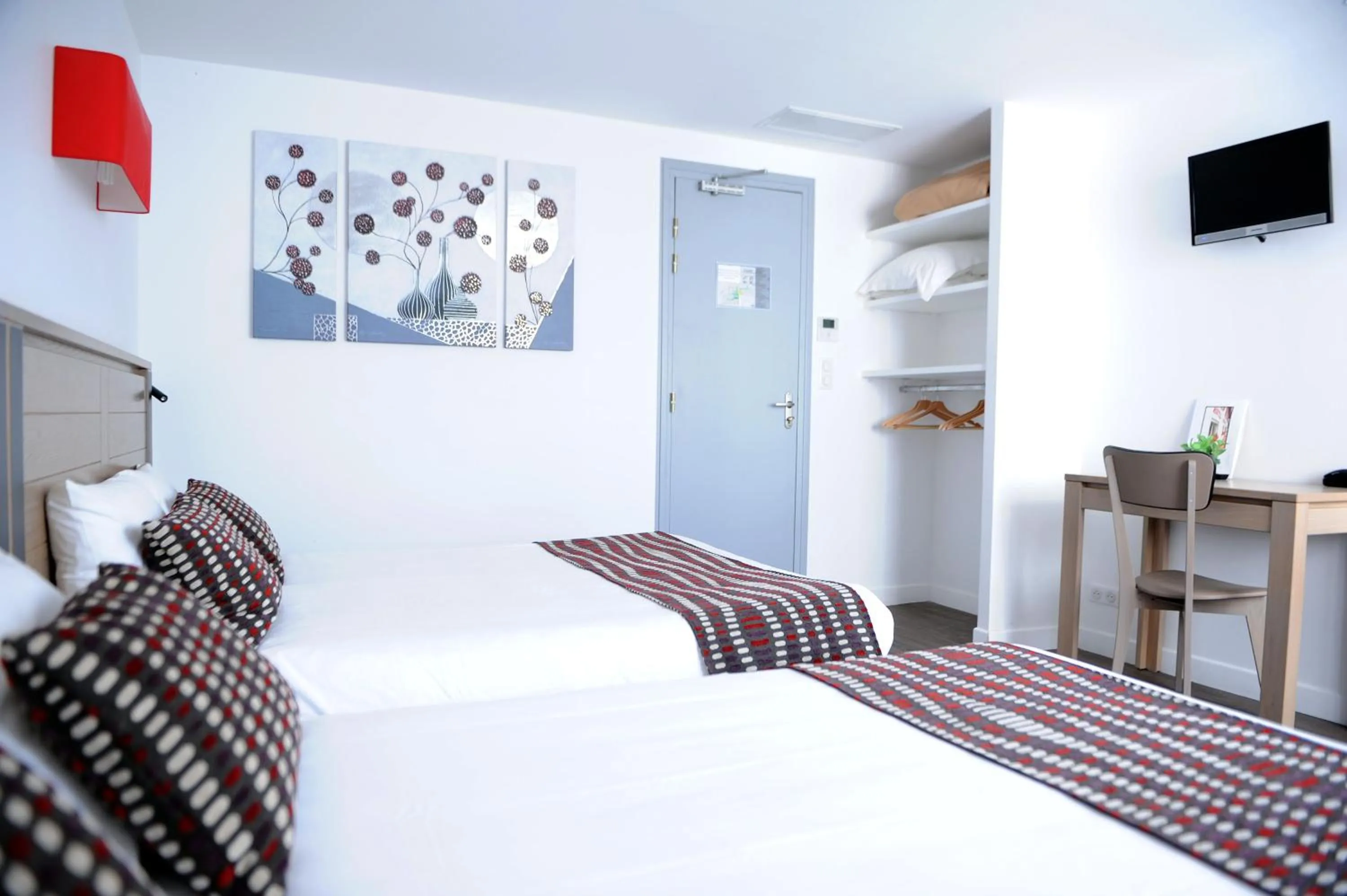 Bedroom, Bed in Manexenea