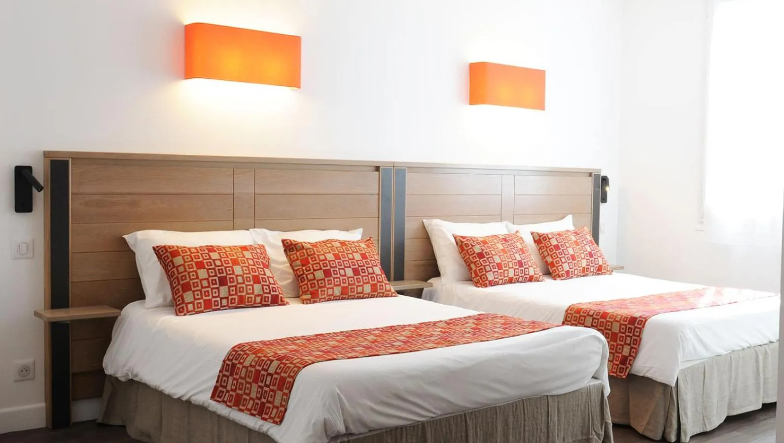 Photo of the whole room, Bed in Manexenea