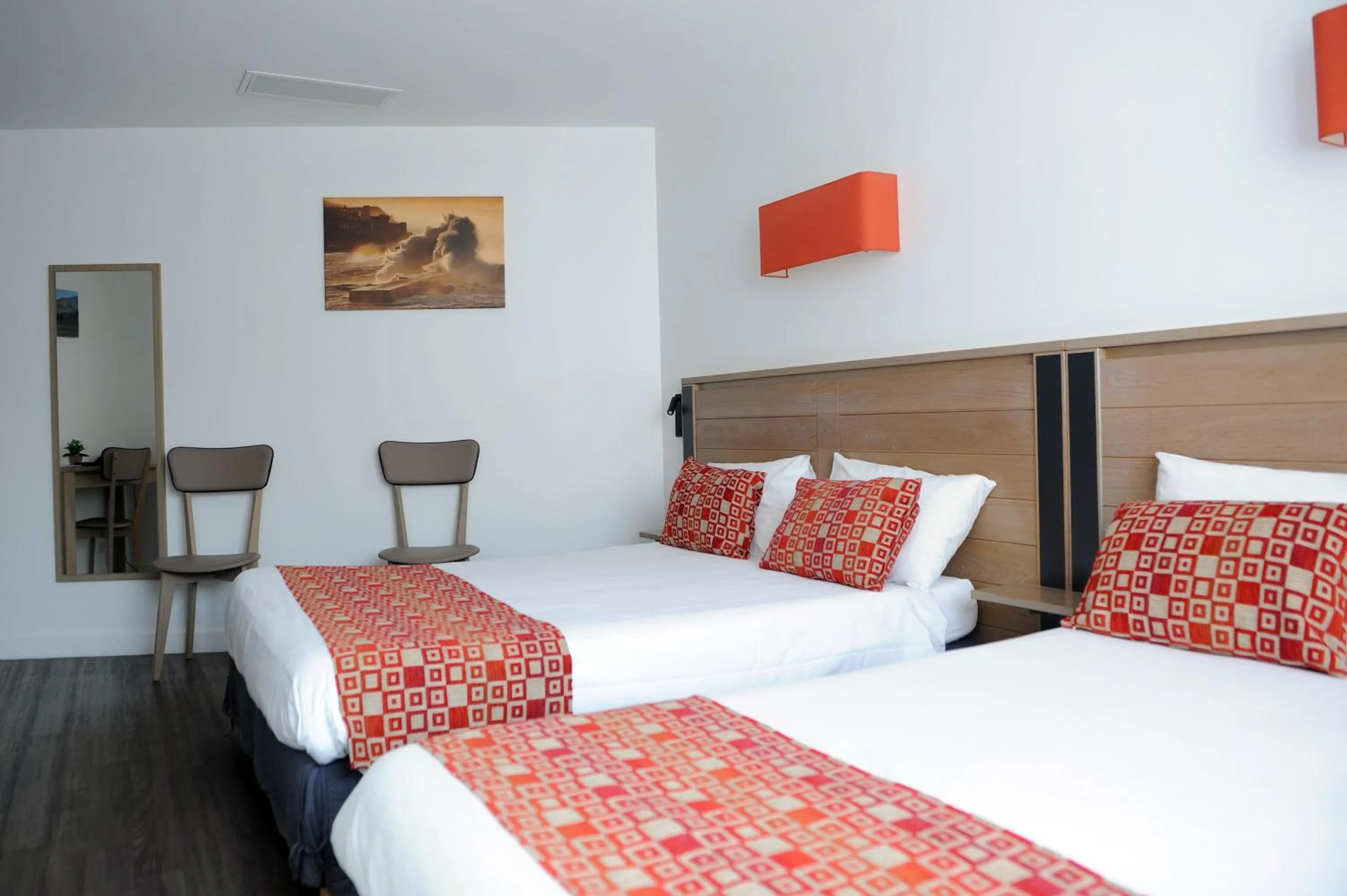 Bedroom, Bed in Manexenea