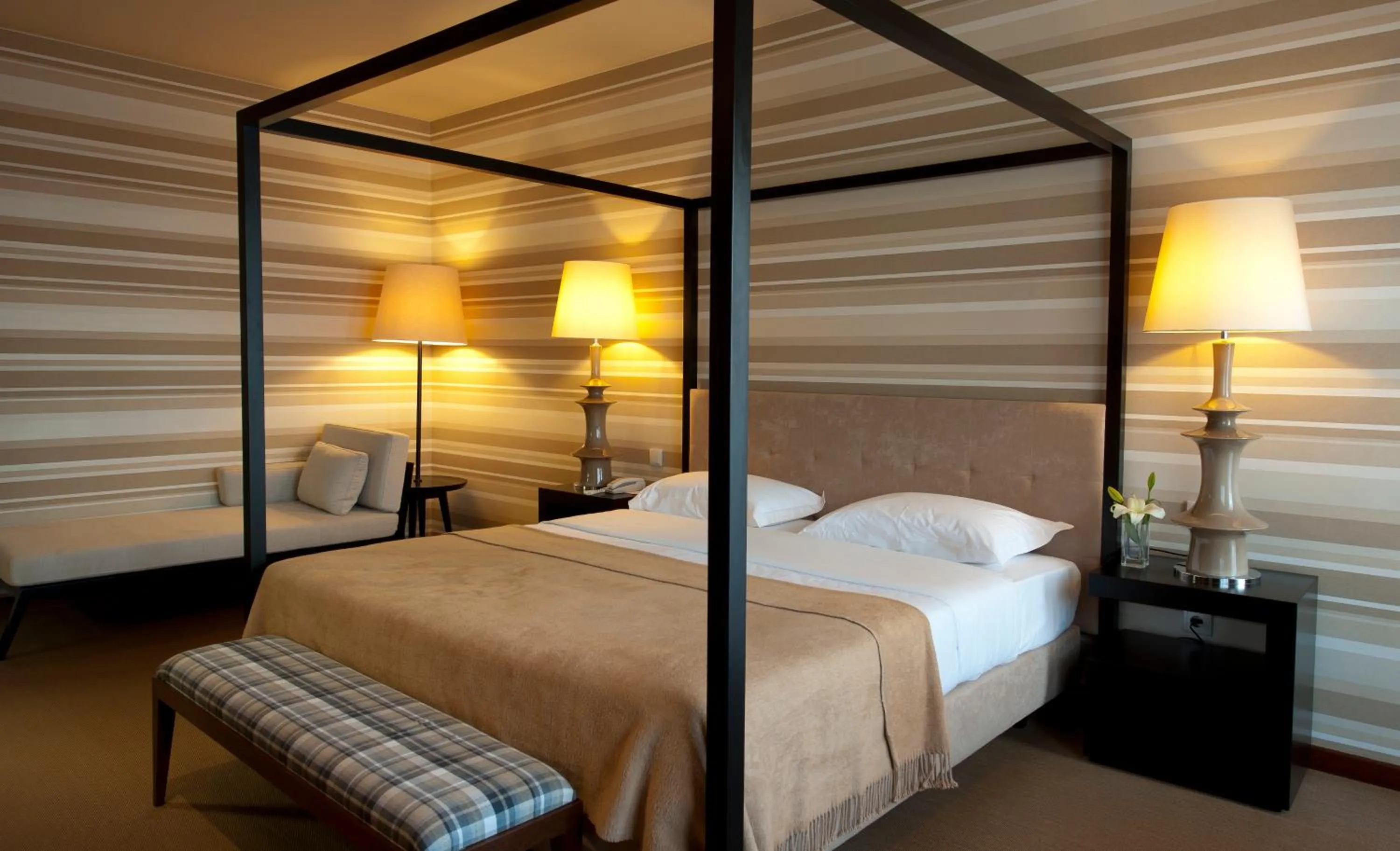 Bedroom, Bed in Grande Hotel De Luso