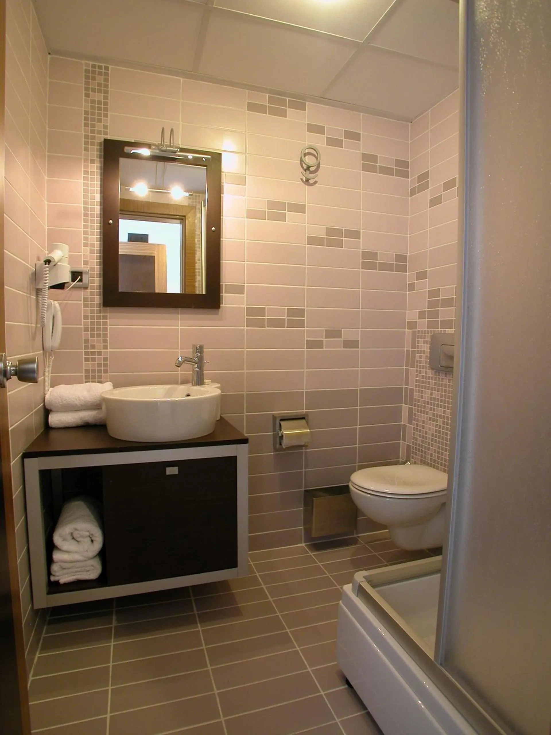 Bathroom in Devamli Hotel