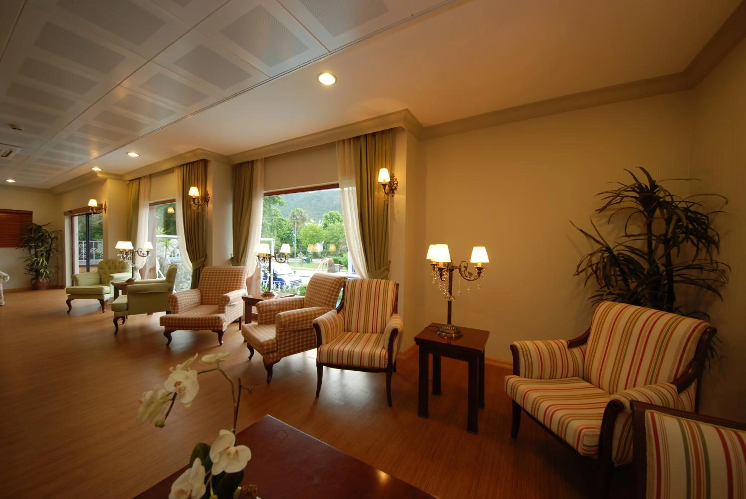 Lobby or reception in Devamli Hotel