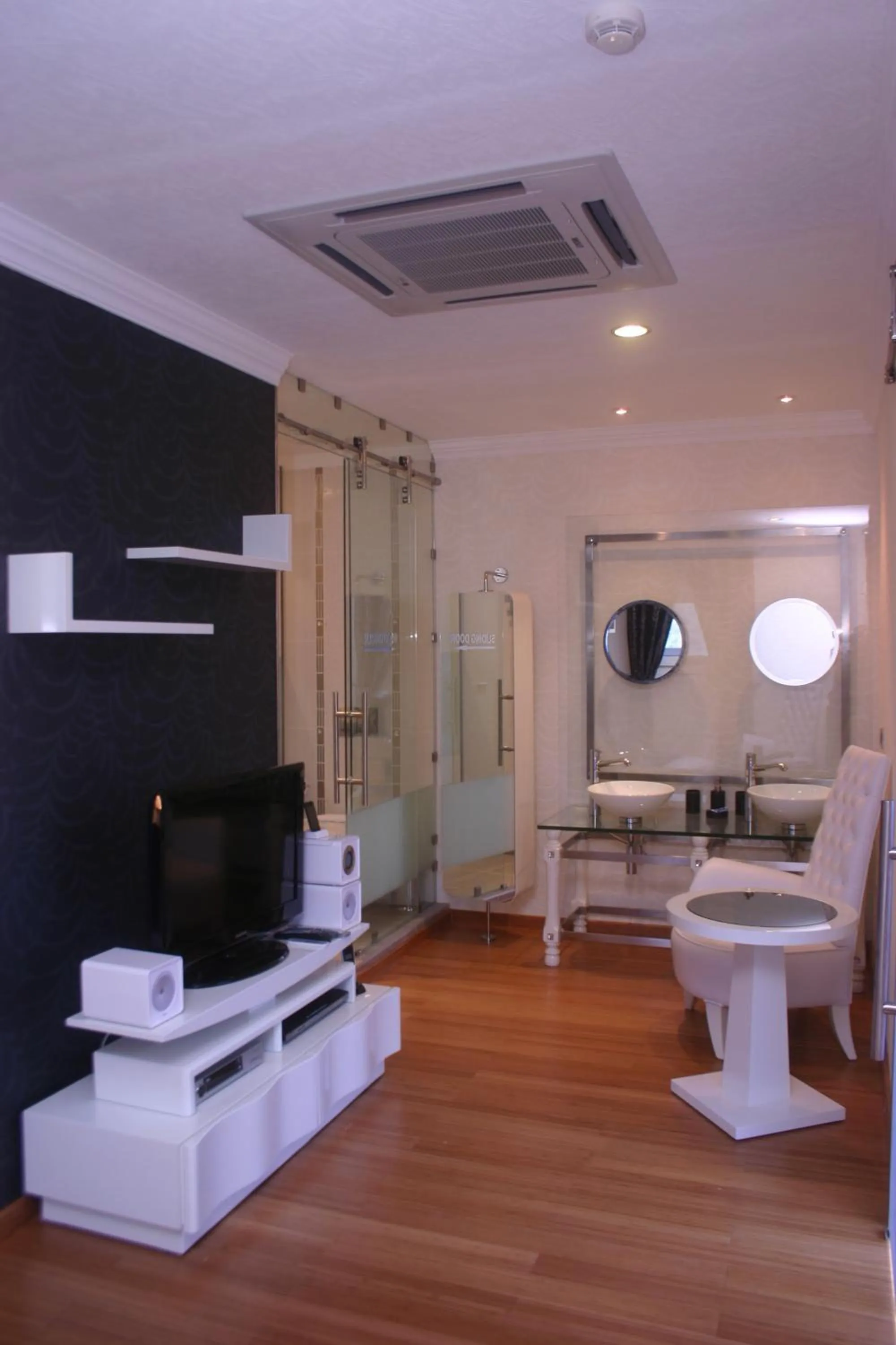 Seating area in Devamli Hotel