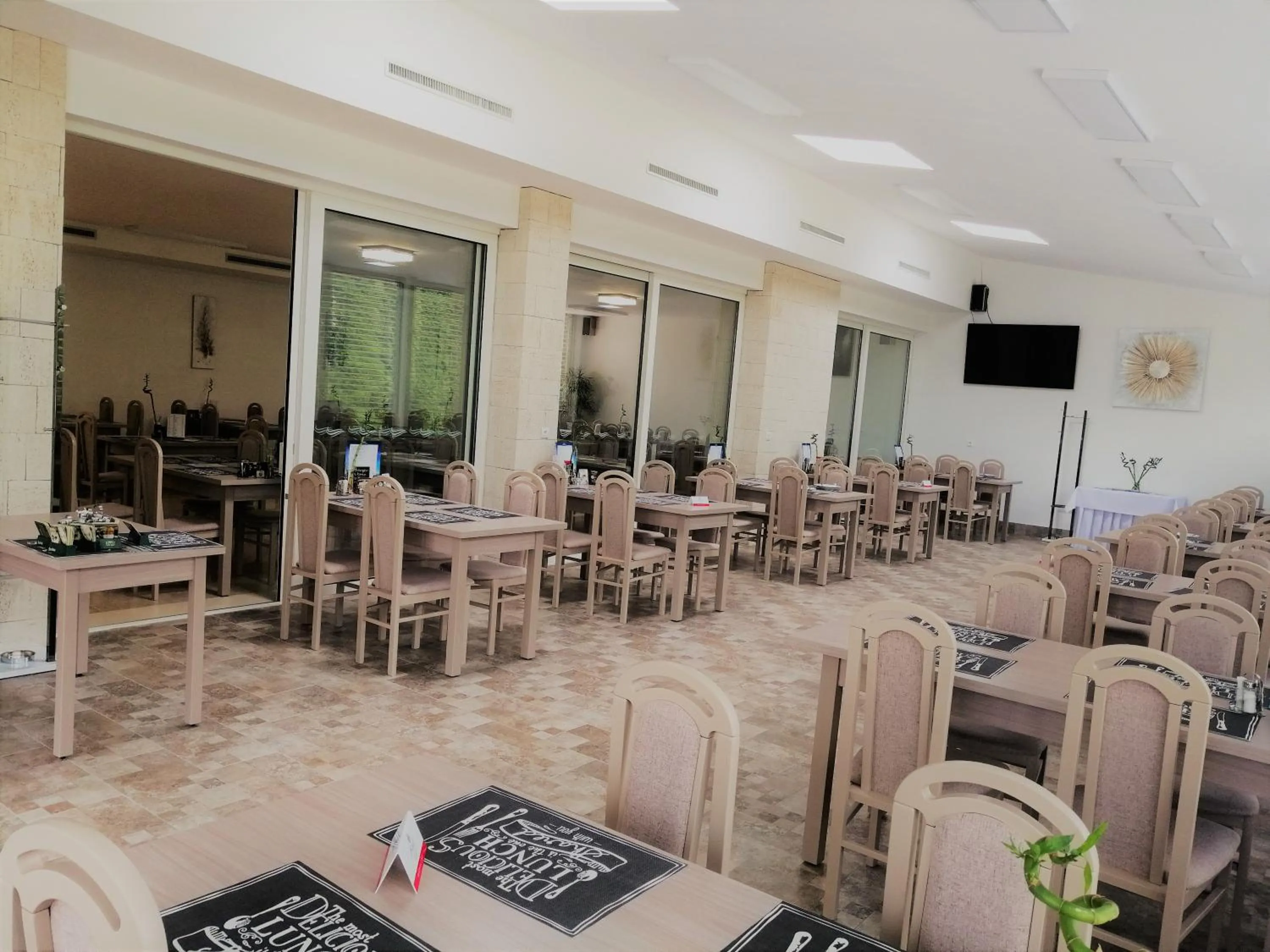 Restaurant/places to eat in Penzion Adriana
