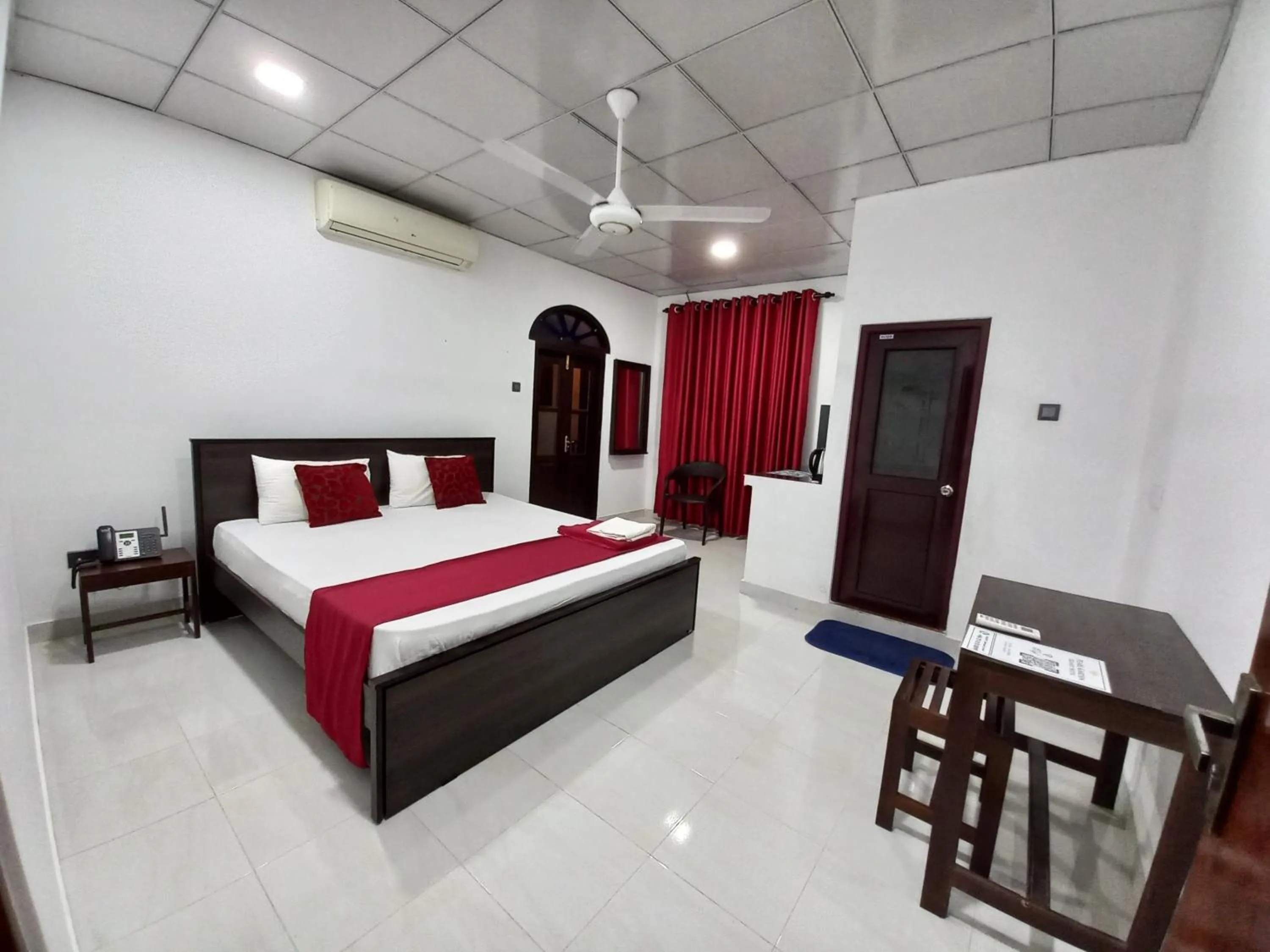 Photo of the whole room in Airport Pearl Garden Transit Hotel