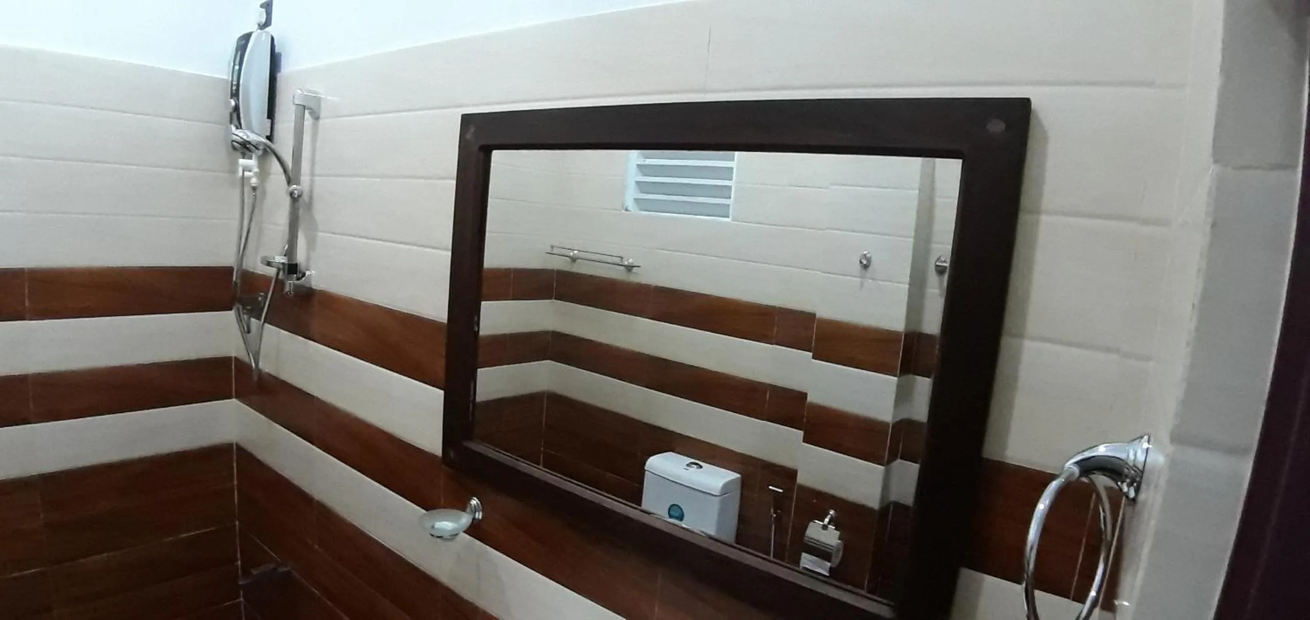 Bathroom in Airport Pearl Garden Transit Hotel