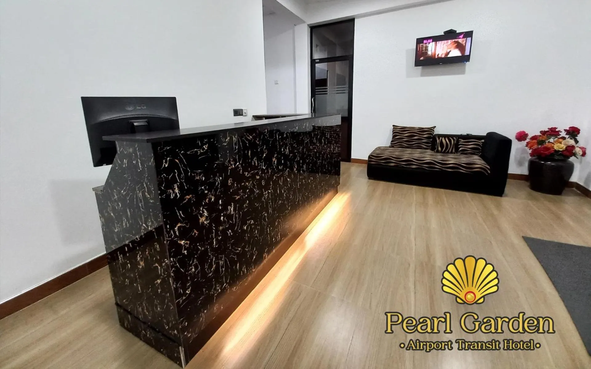 Lobby or reception in Airport Pearl Garden Transit Hotel