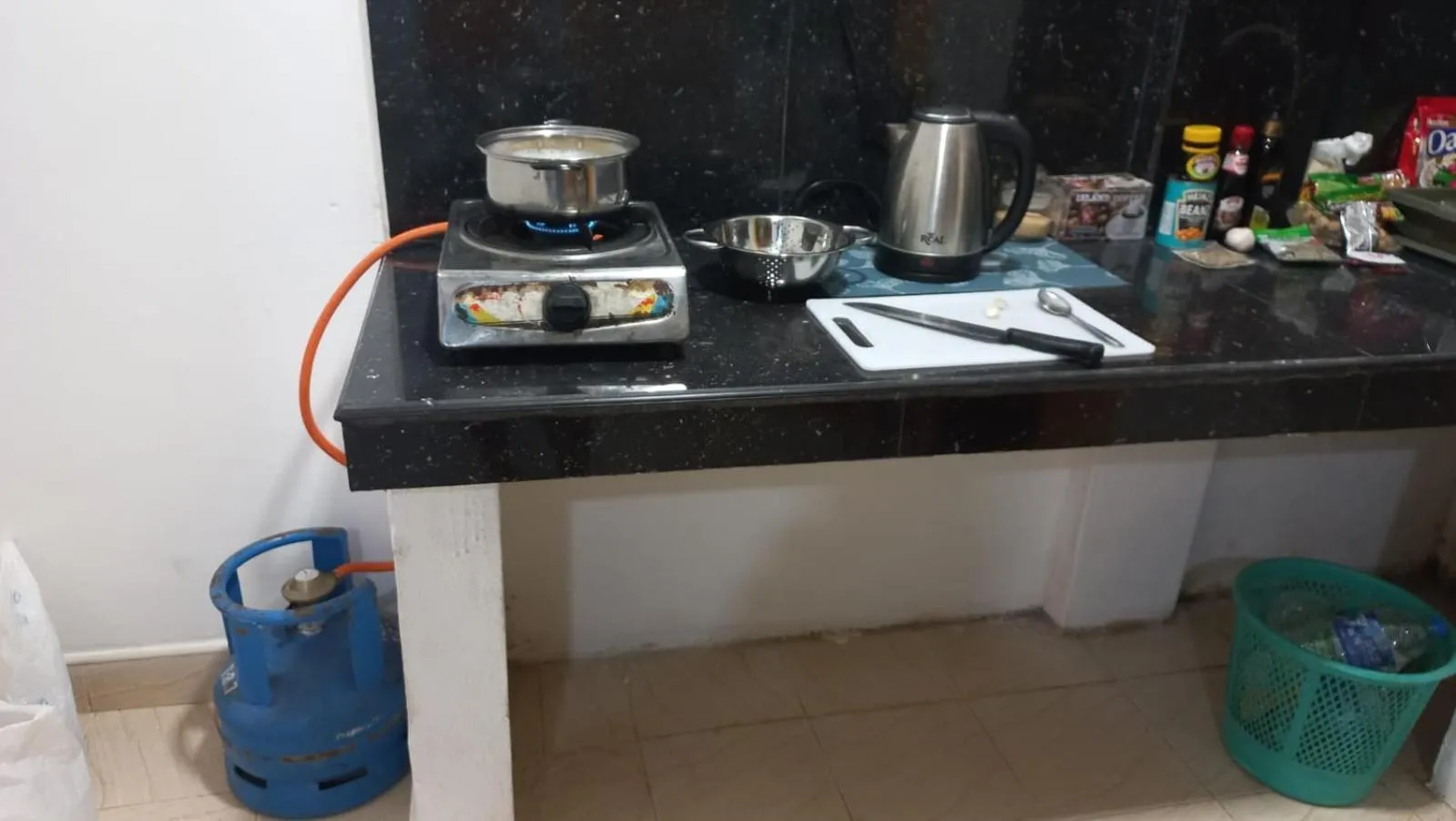 kitchen in Airport Pearl Garden Transit Hotel