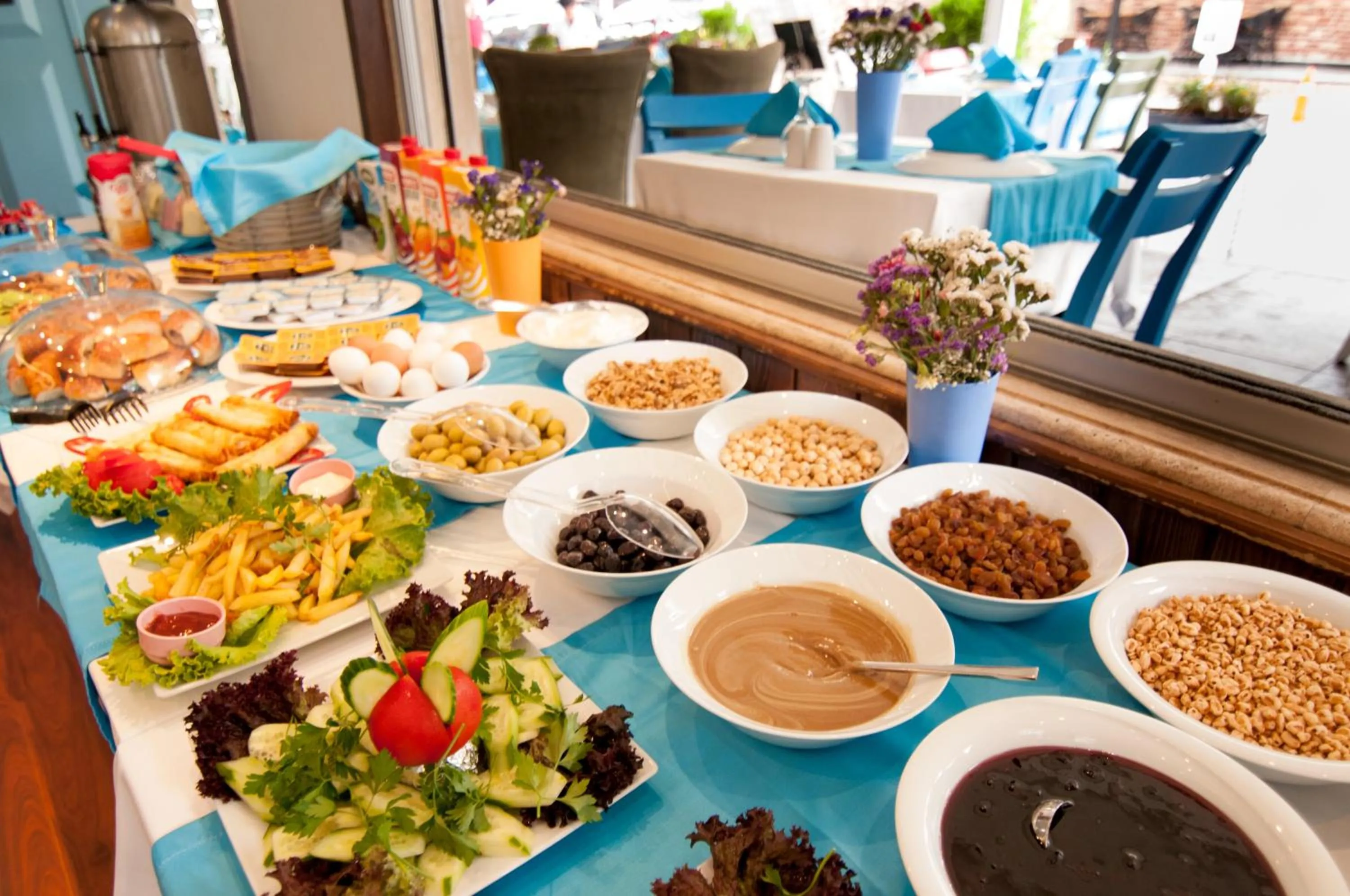 Food and drinks in Akbiyik Suite Boutique Hotel