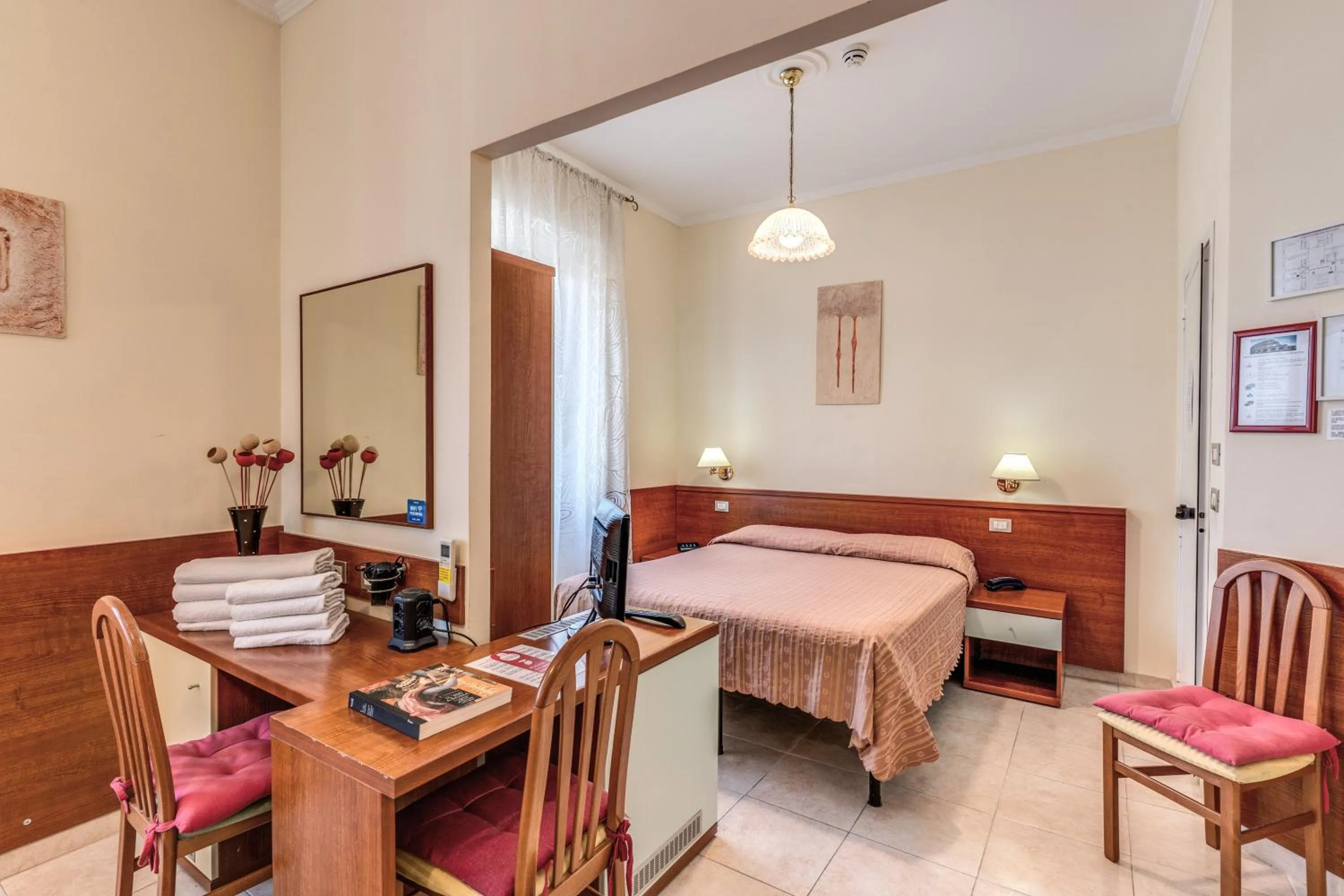 Bedroom, Bed in Hotel Katty