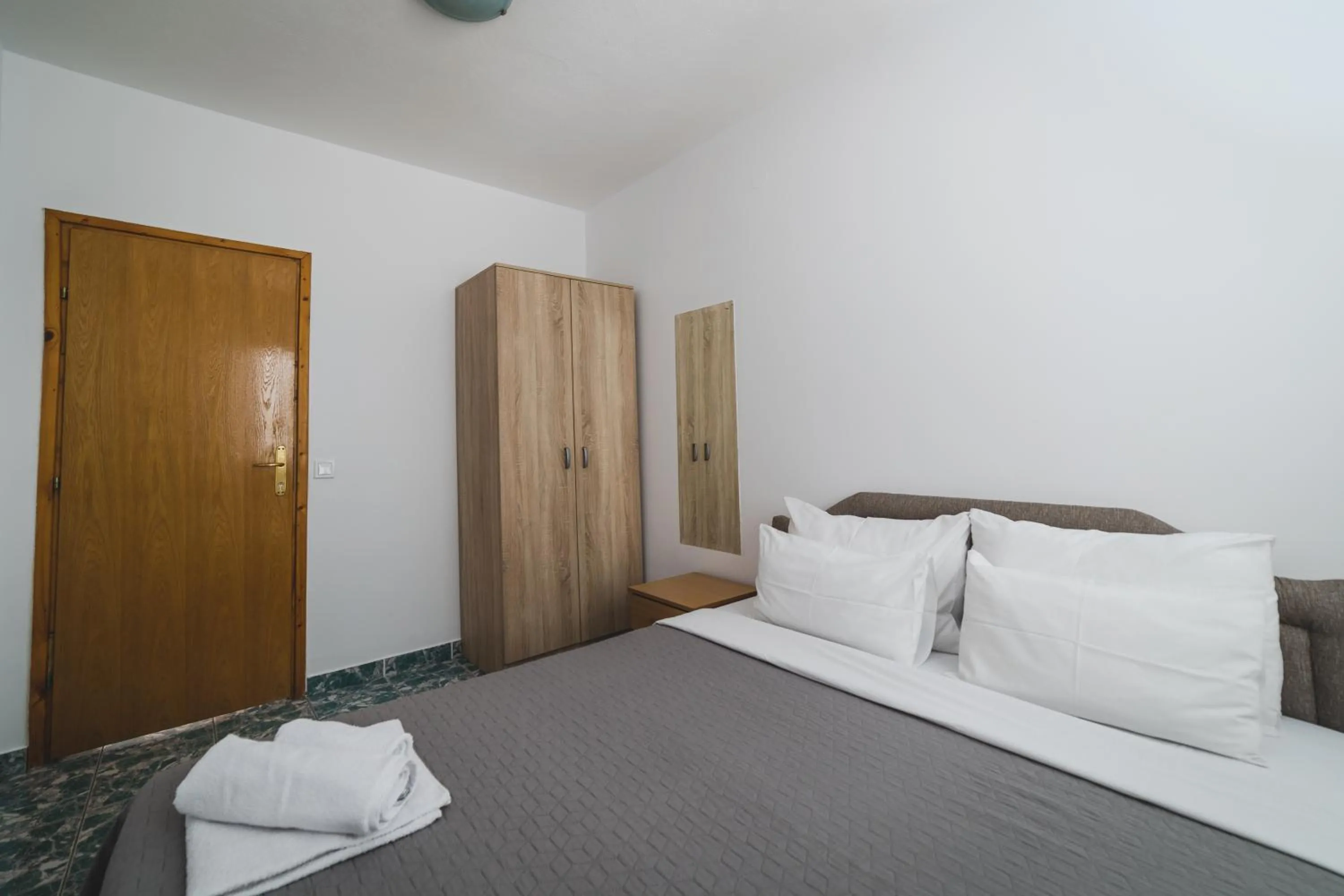 Bedroom, Bed in Apartments Memidz