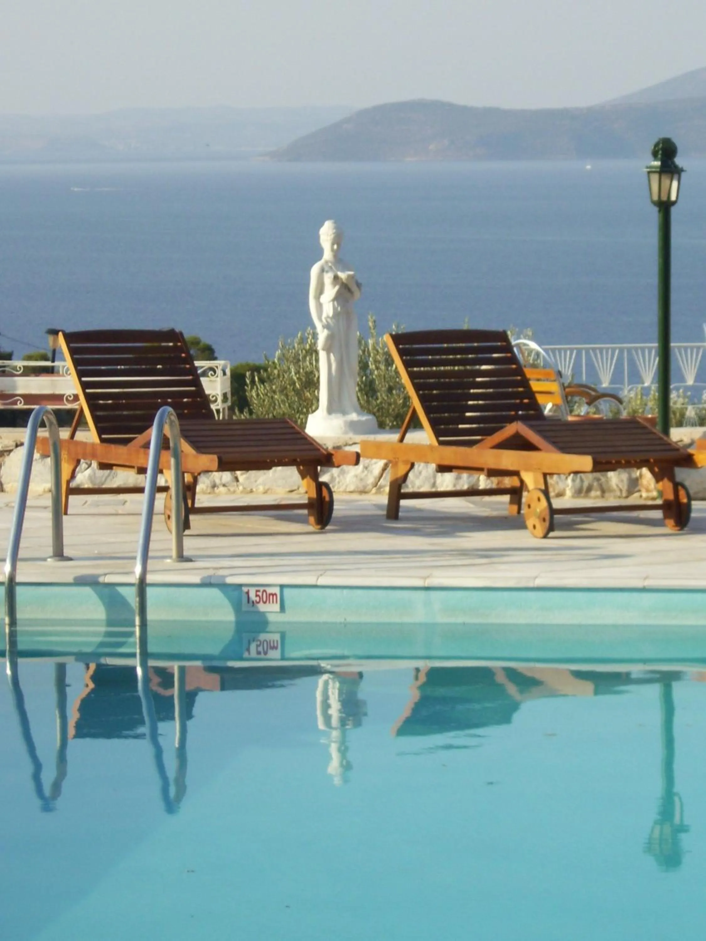 Swimming pool in Villa Agnanti Boutique