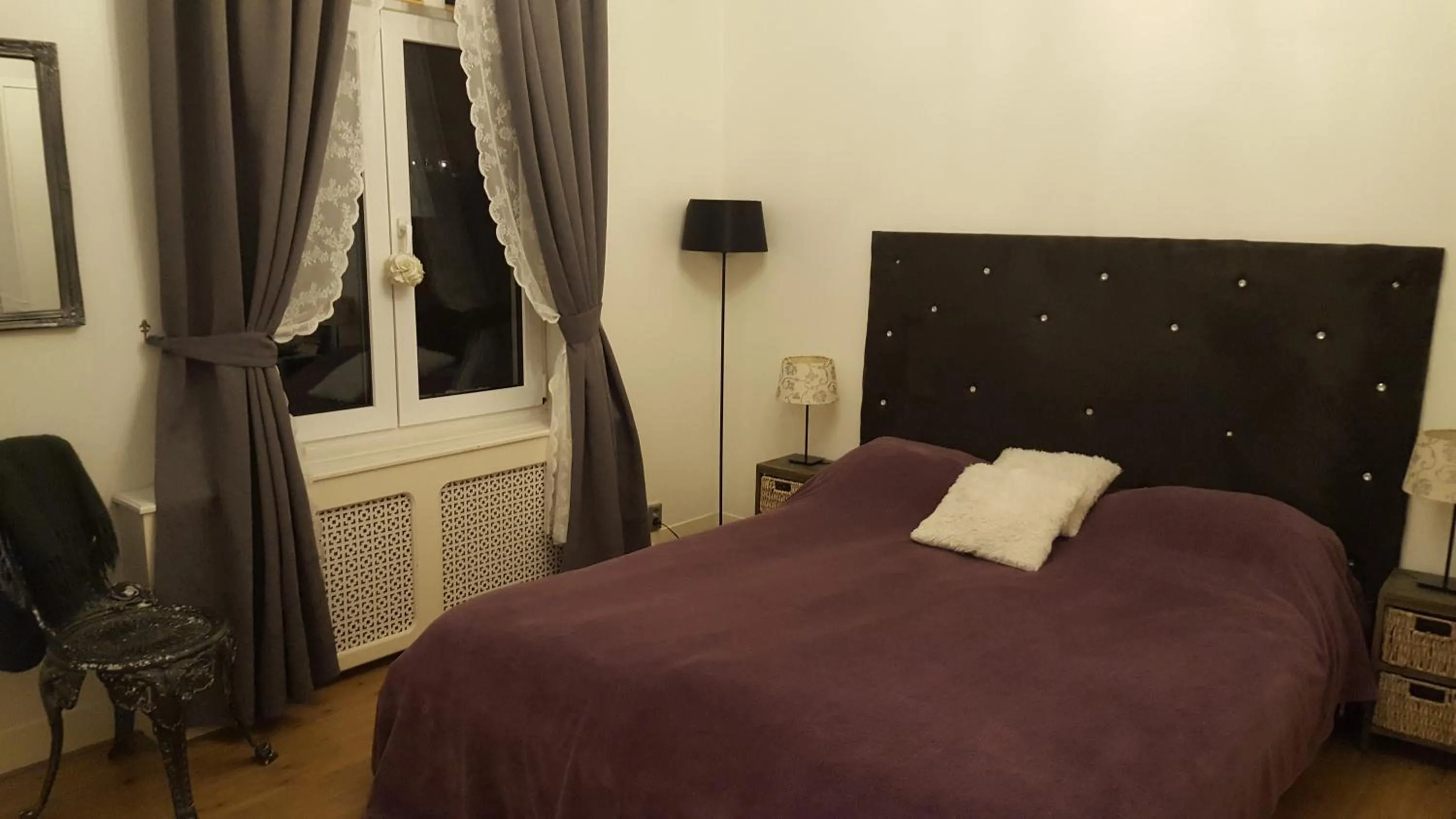 Bed in Pension Zee en Duinzicht