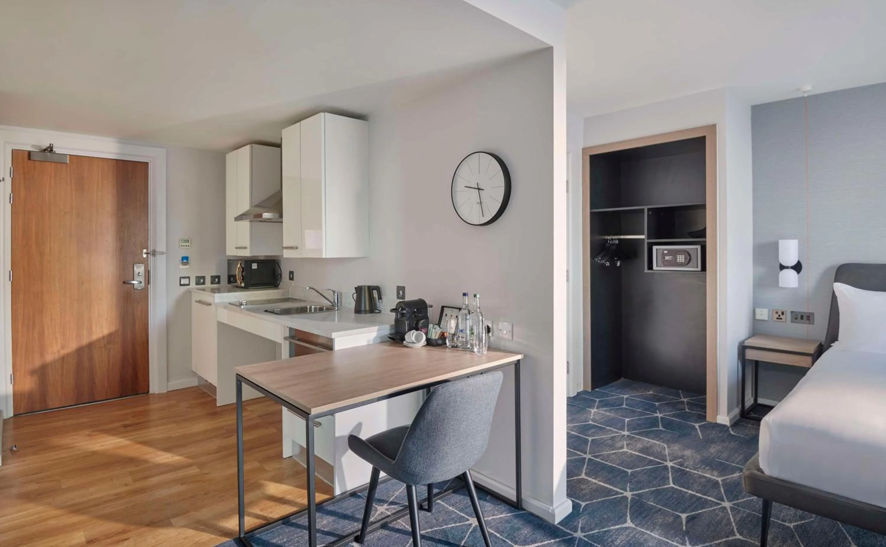 Bedroom in Hyatt House London Stratford - Aparthotel