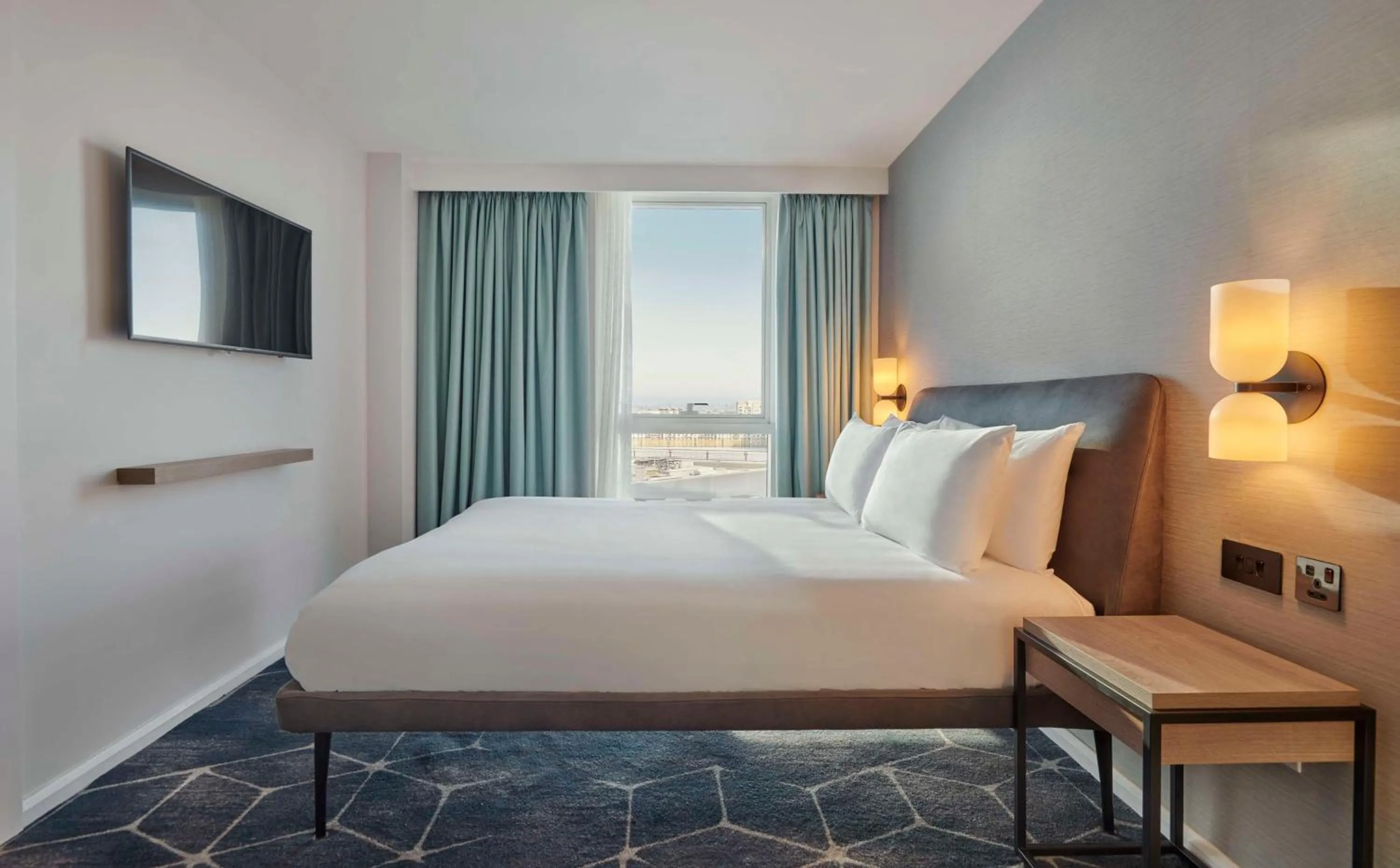 Photo of the whole room, Bed in Hyatt House London Stratford - Aparthotel