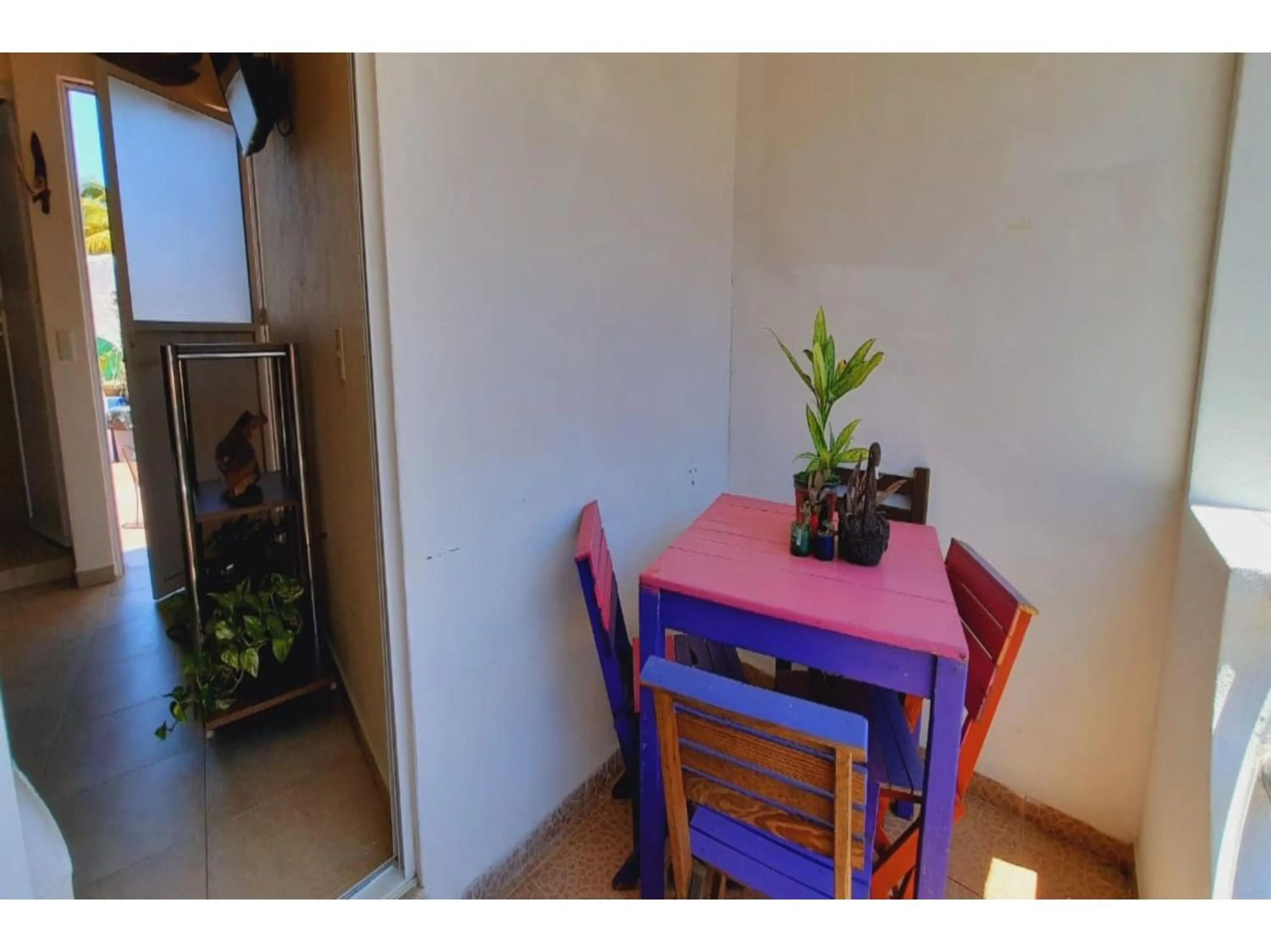 Dining Area in OYO Hotel Cannacare