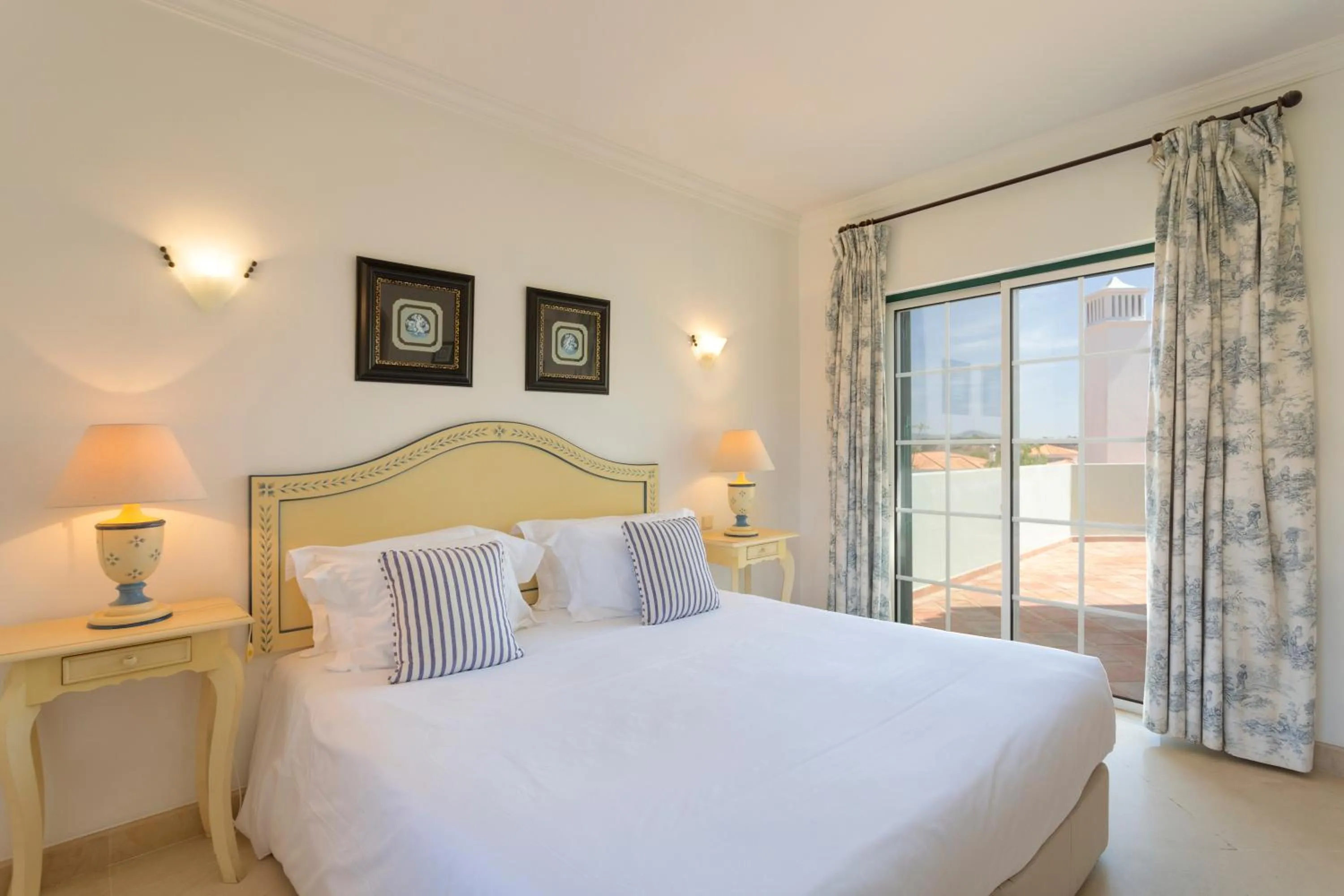 Bedroom, Bed in Martinhal Quinta Family Resort