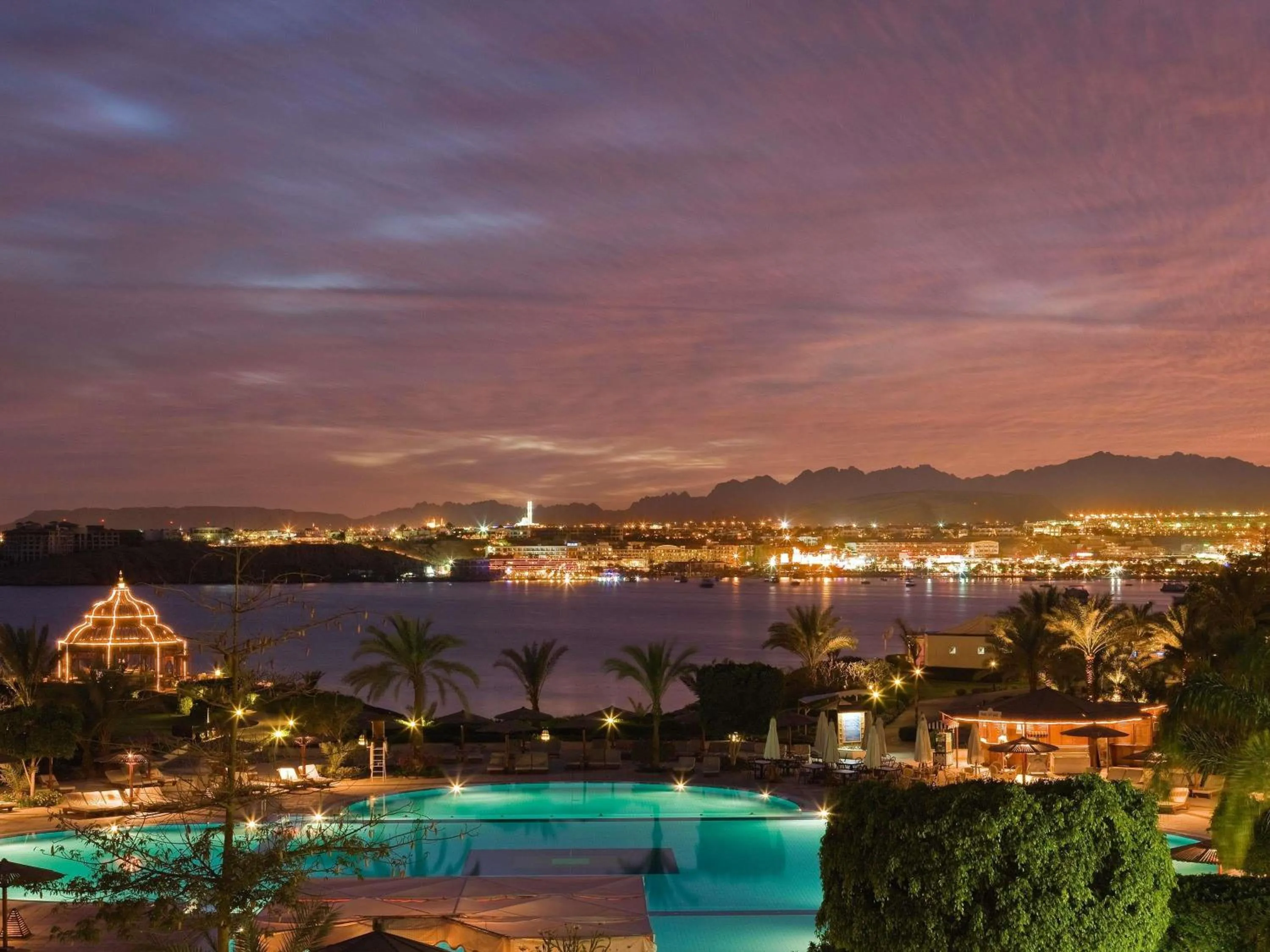 Lounge or bar in Movenpick Resort Sharm El Sheikh