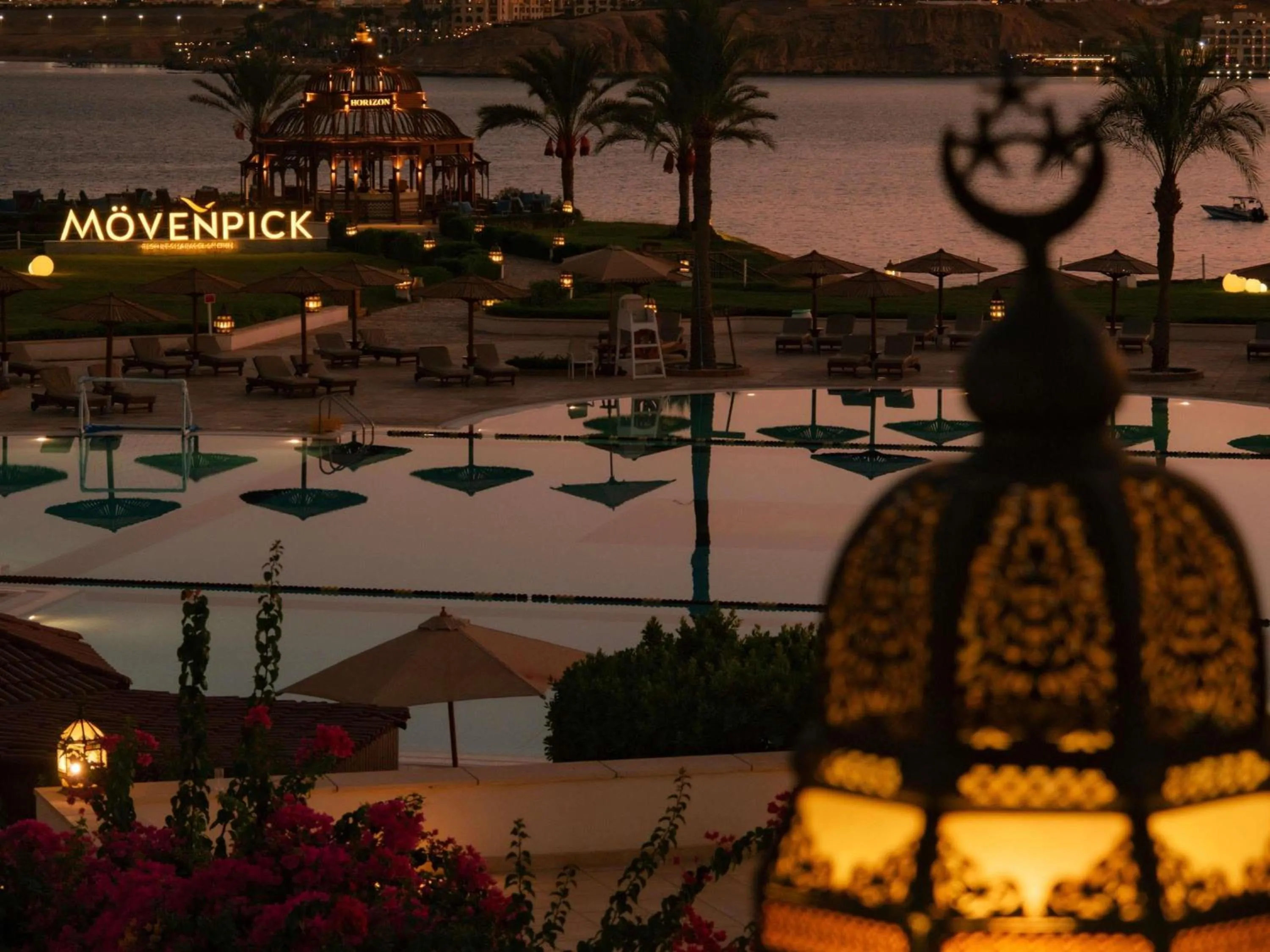 Lounge or bar in Movenpick Resort Sharm El Sheikh