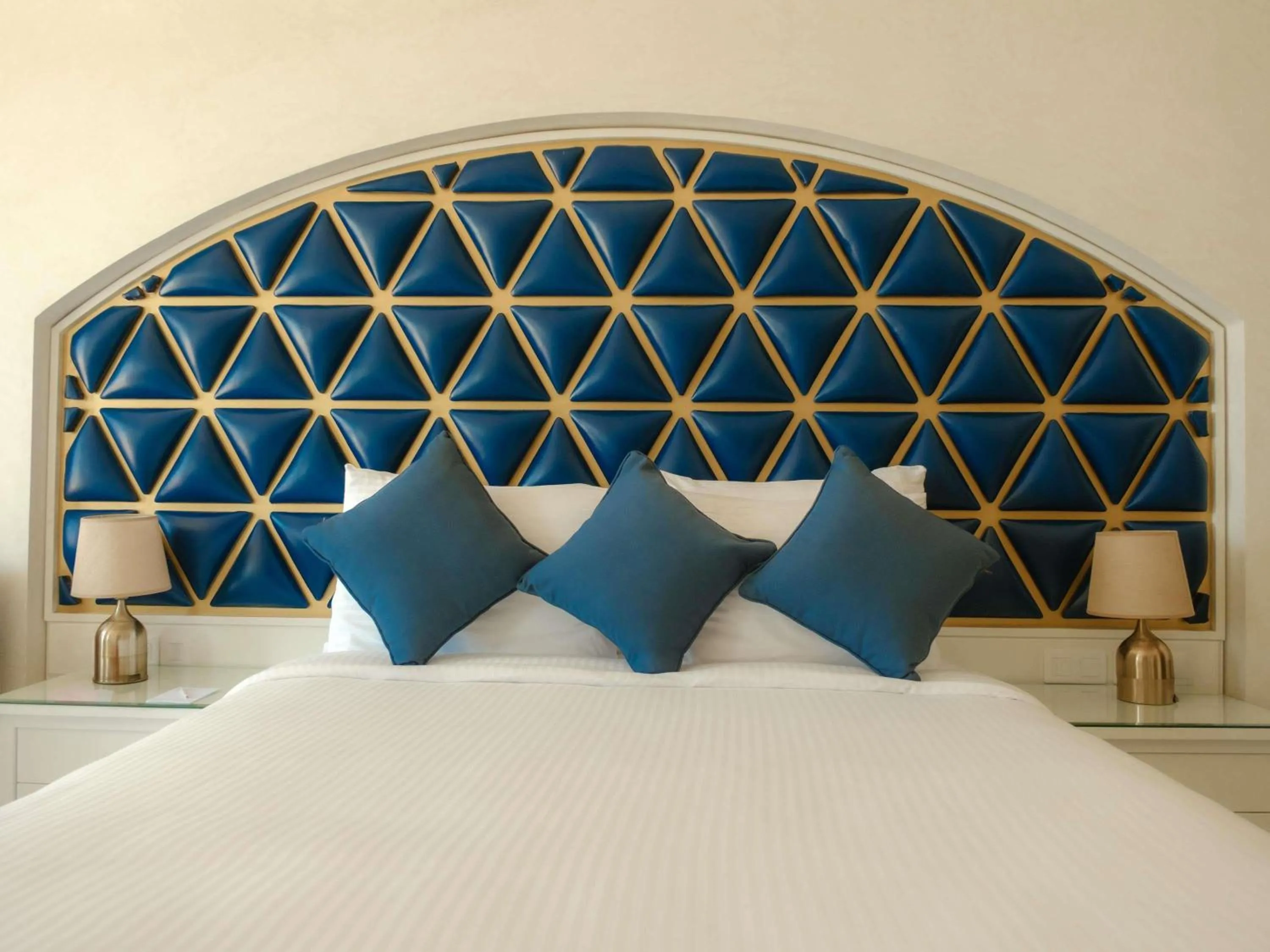 Bedroom, Bed in Movenpick Resort Sharm El Sheikh