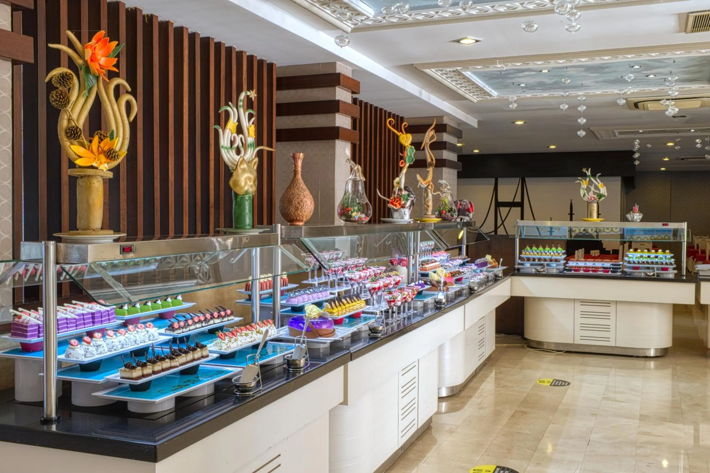 Restaurant/places to eat in Seaden Corolla Hotel