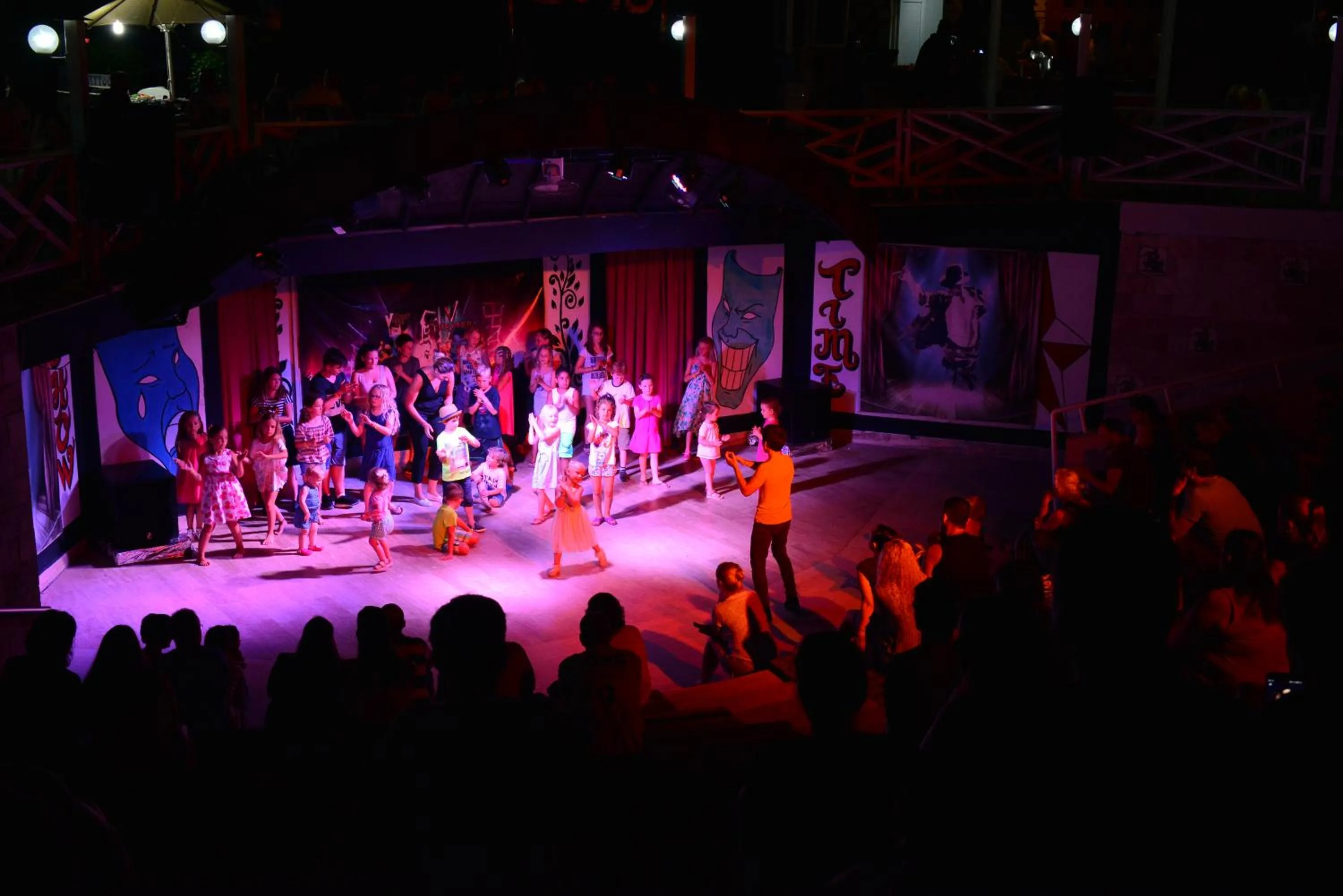 Nightclub / DJ in Seaden Corolla Hotel