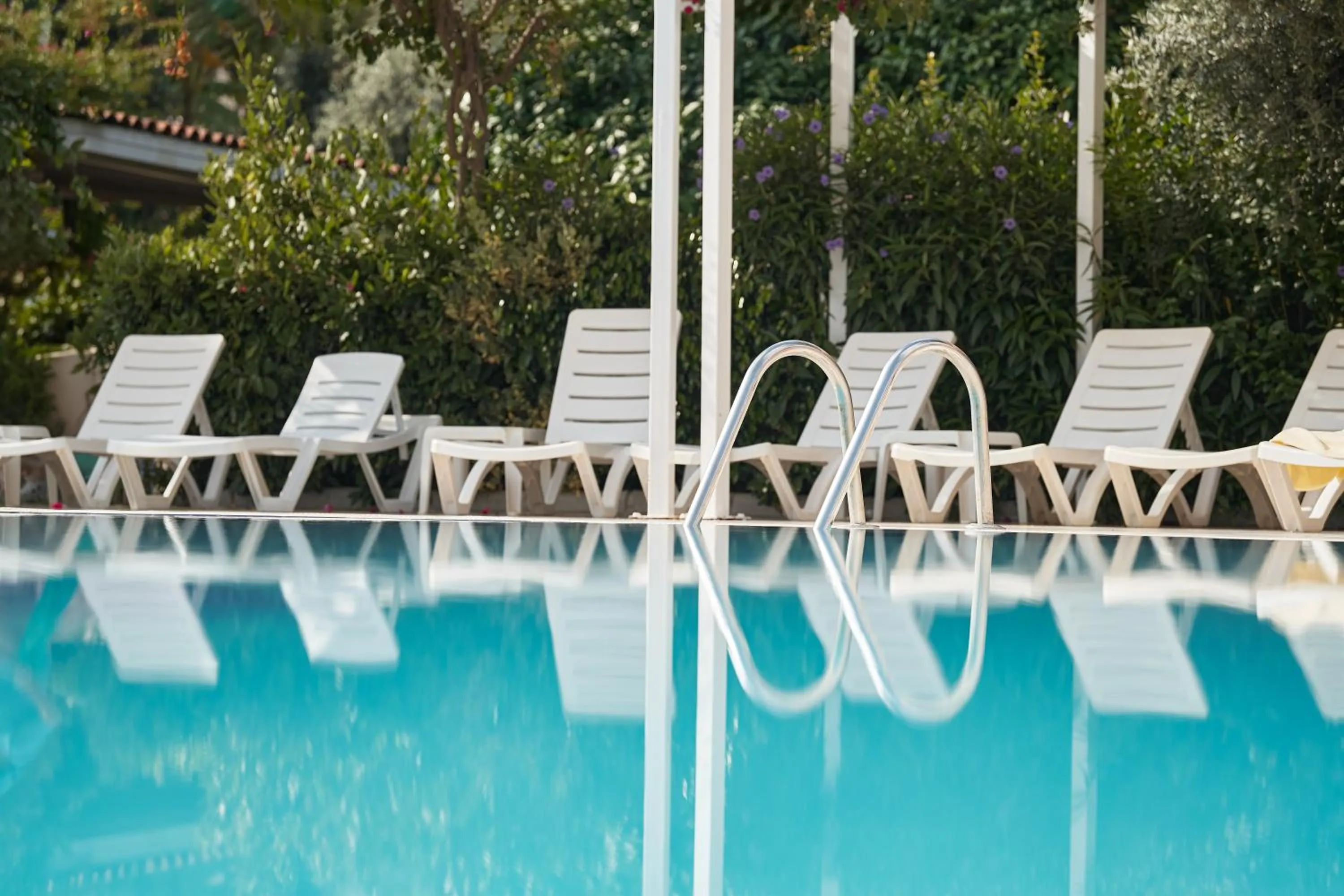 Swimming pool in Seaden Corolla Hotel