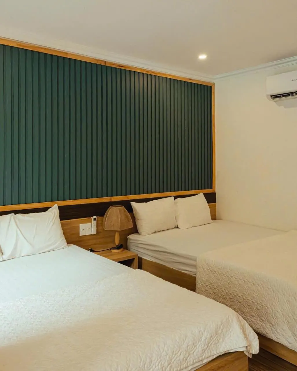 Bed in Catba Oasis Bungalows