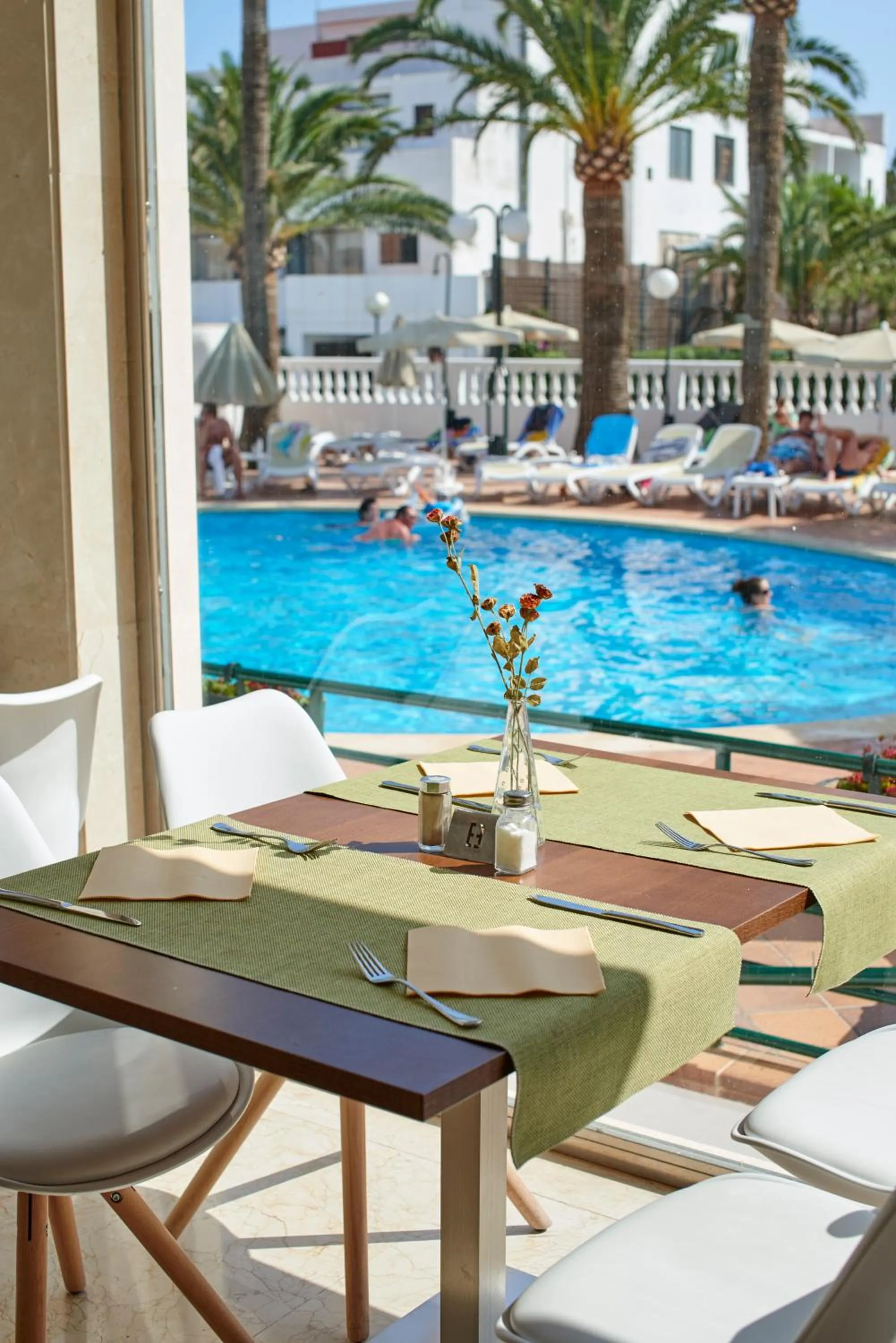 Restaurant/places to eat in Hotel Morito