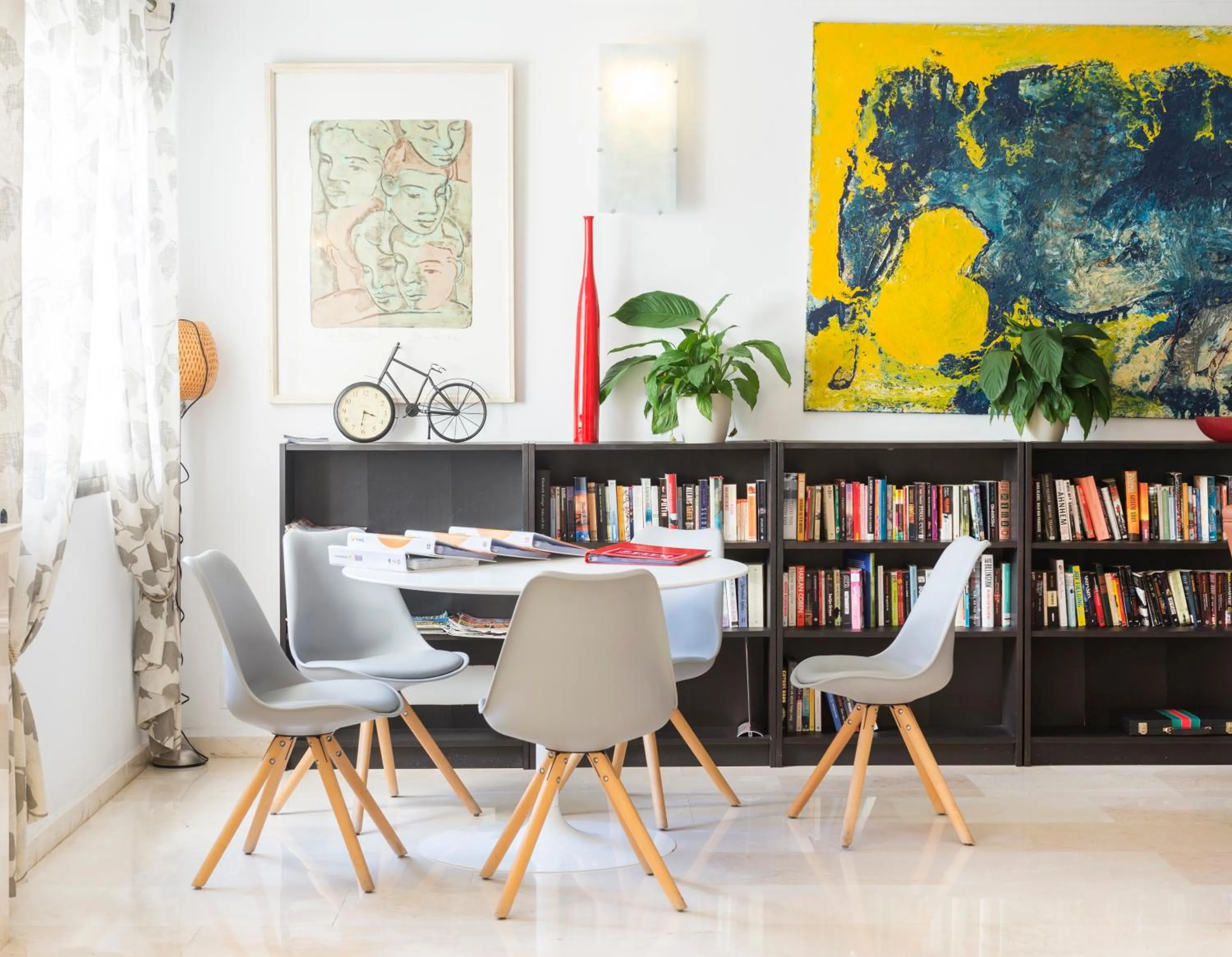 Library in Hotel Morito