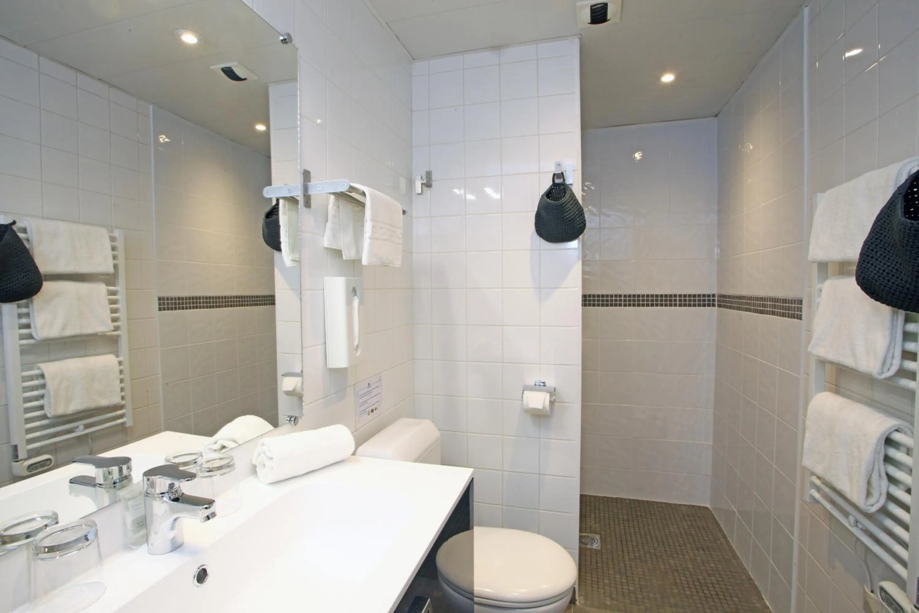 Shower in Hotel Mercedes