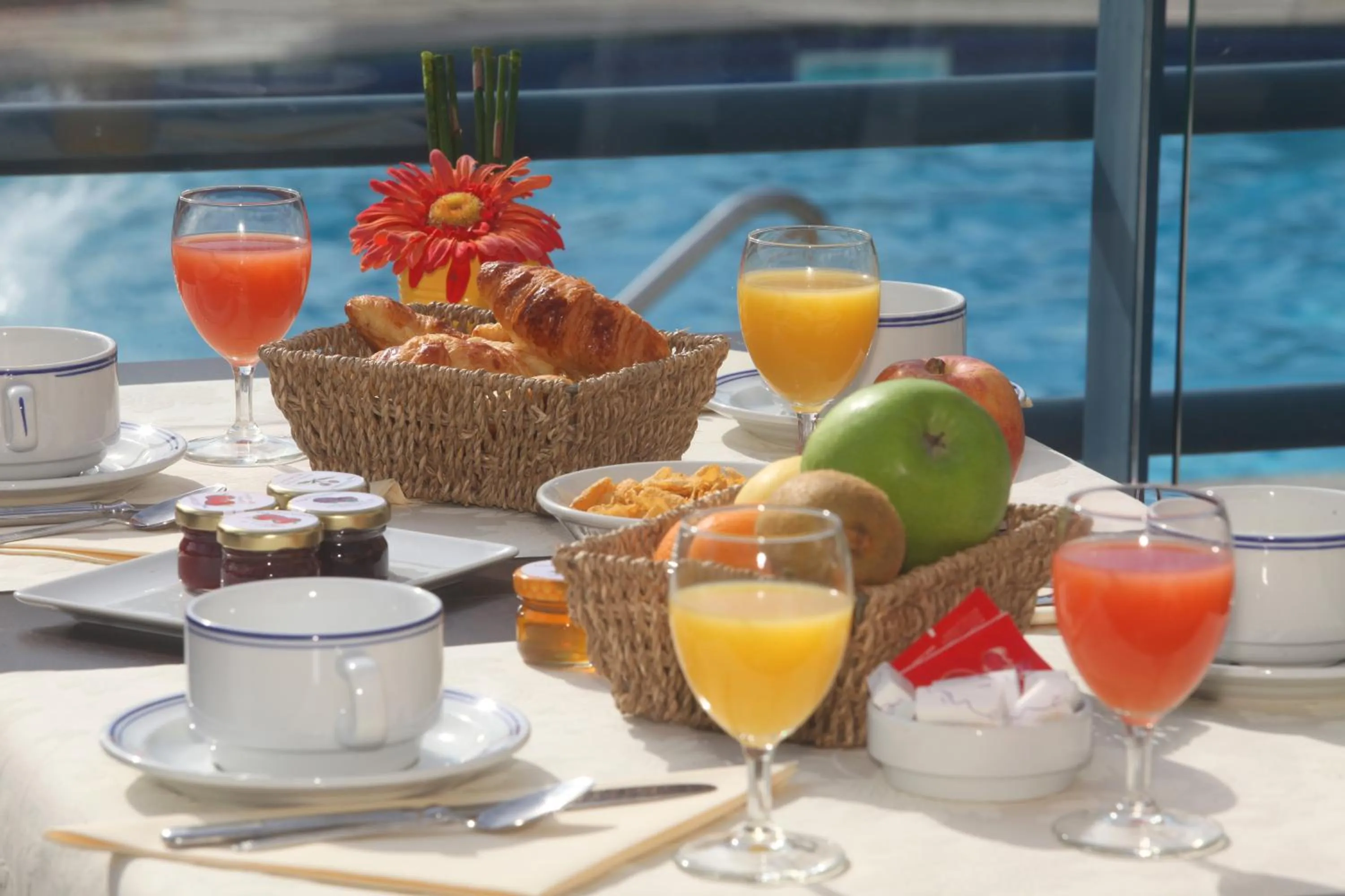 Breakfast in Hotel Mercedes