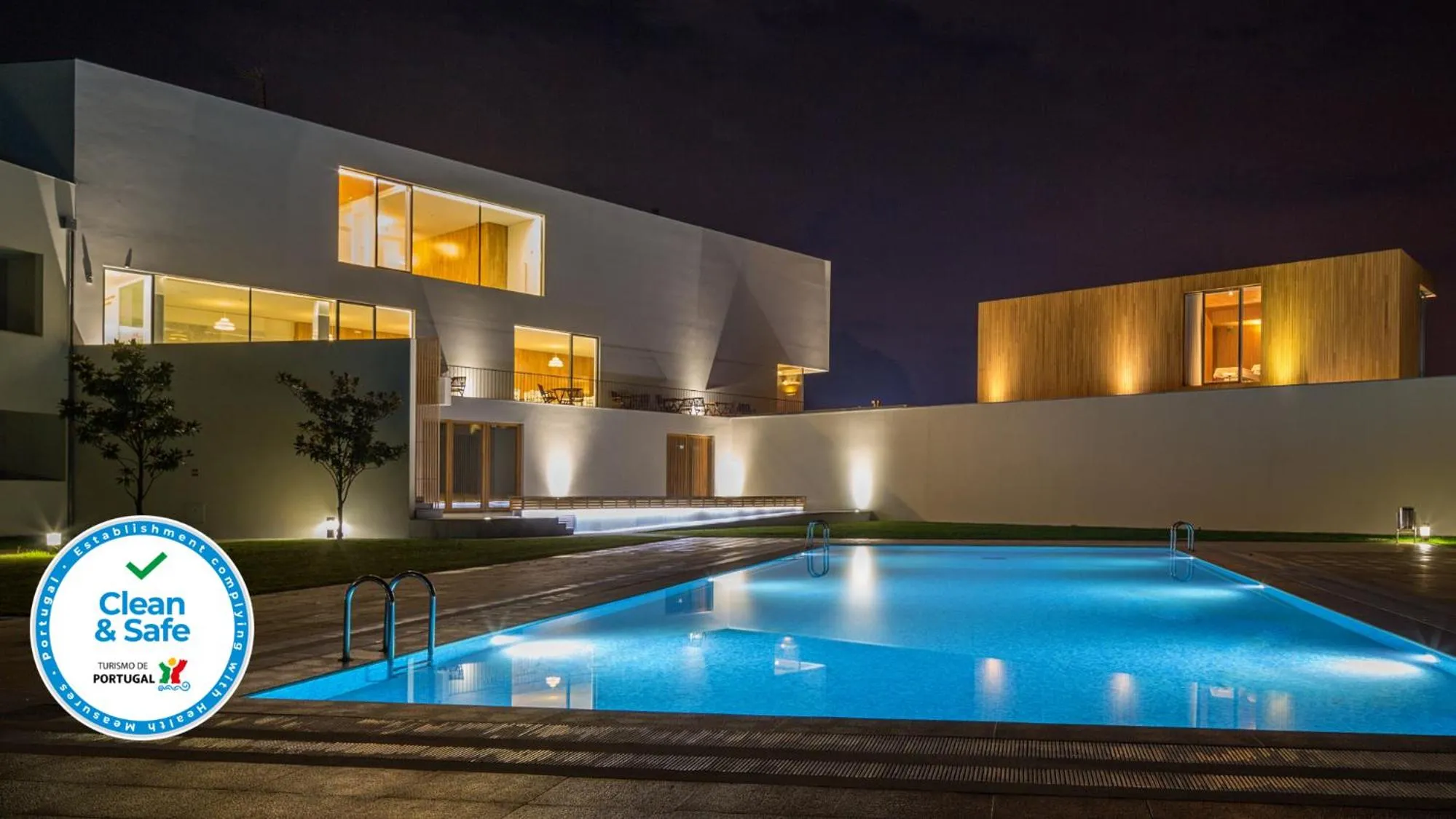 Property building in Hotel Minho