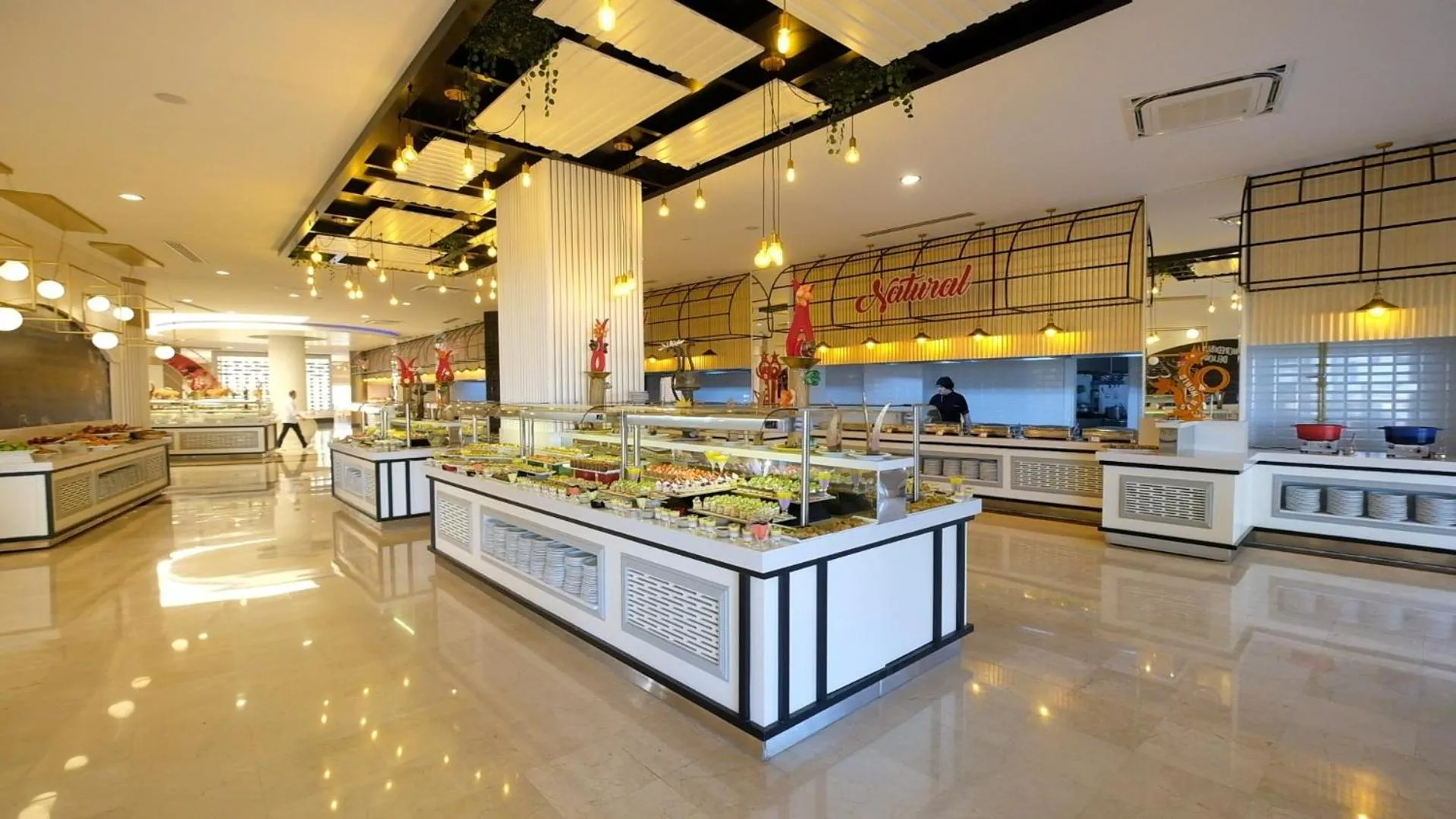 Restaurant/places to eat in Seaden Sea World Resort & Spa