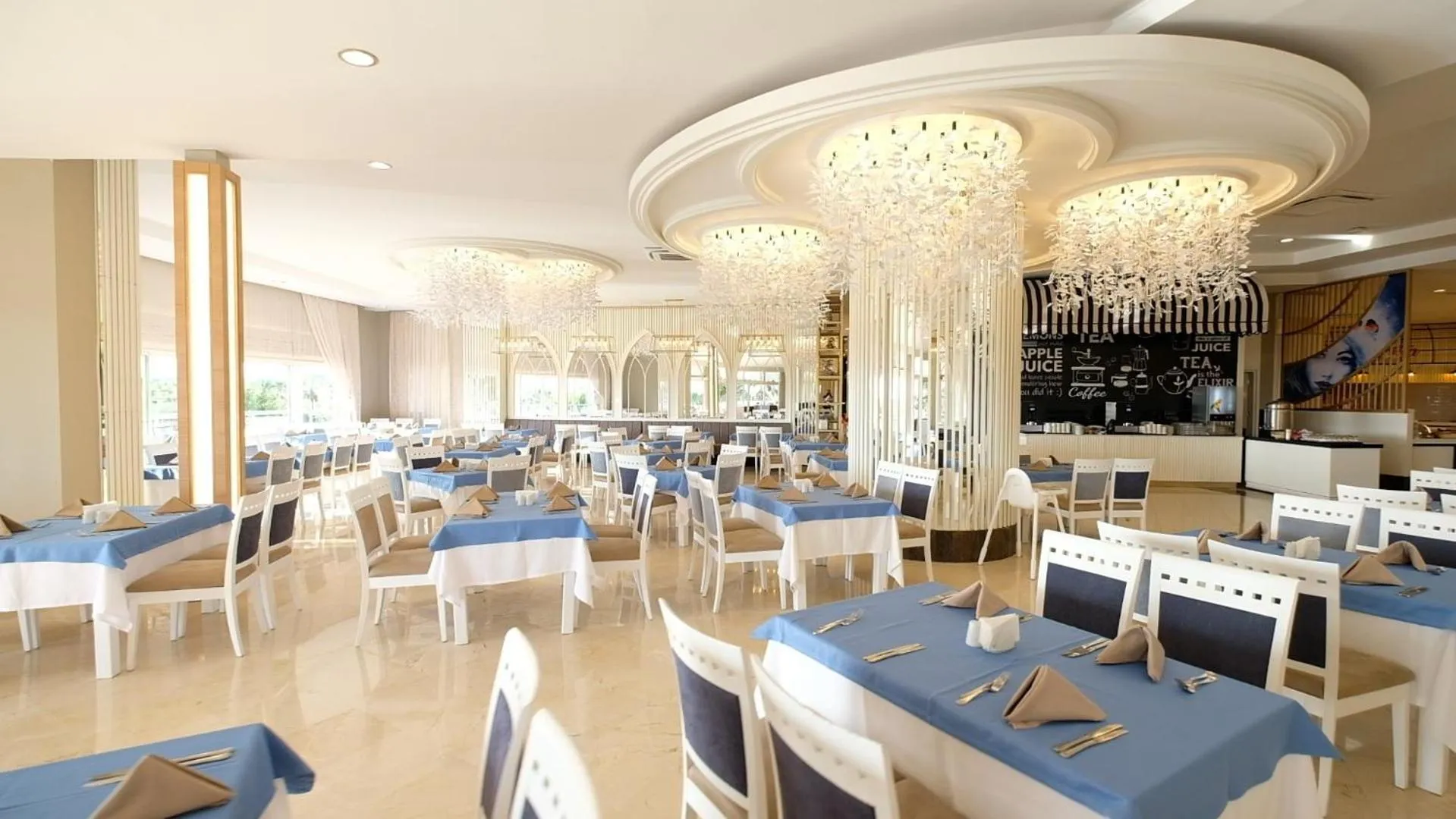 Restaurant/places to eat in Seaden Sea World Resort & Spa