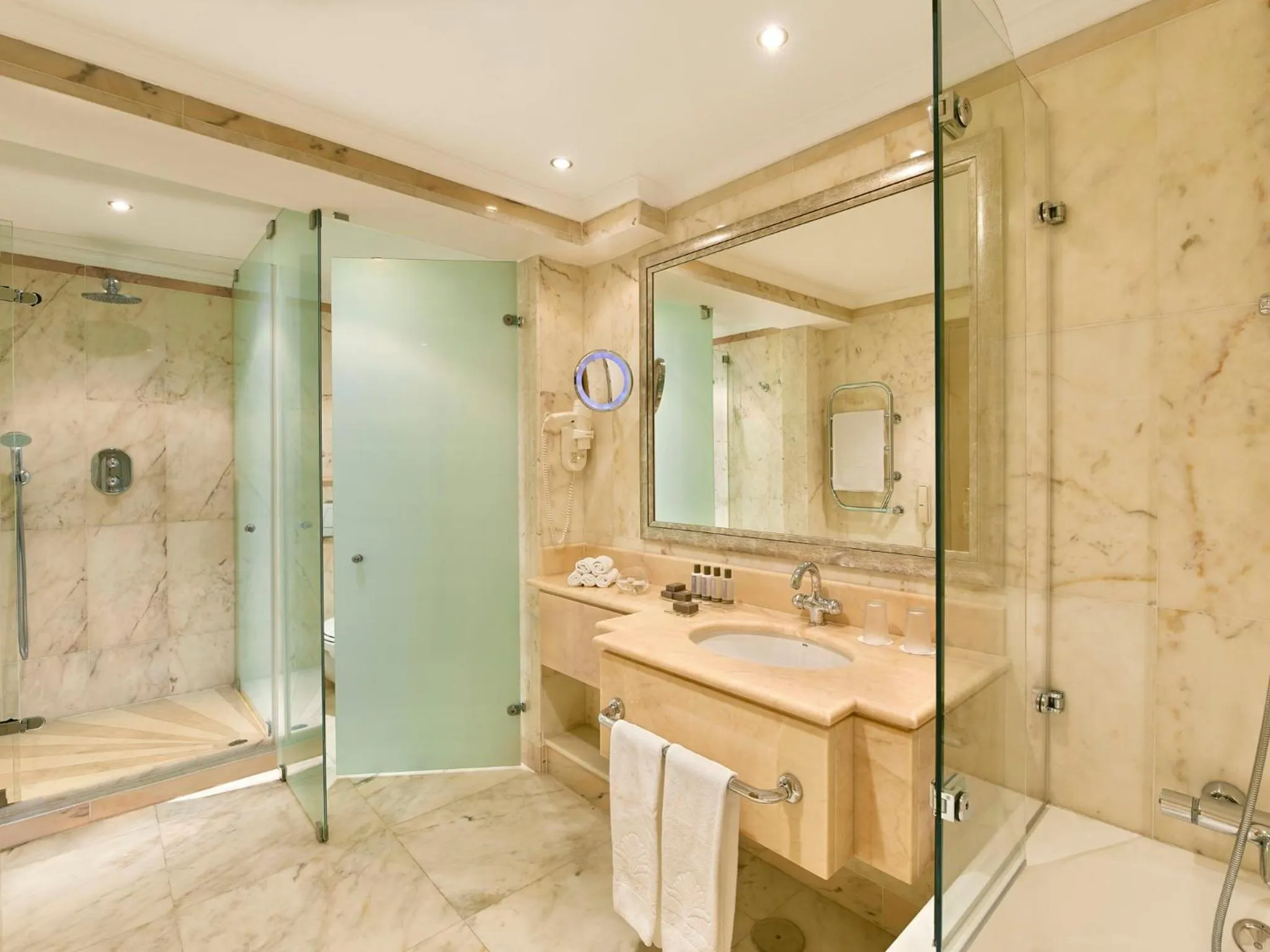 Bathroom in Ria Park Hotel & Spa