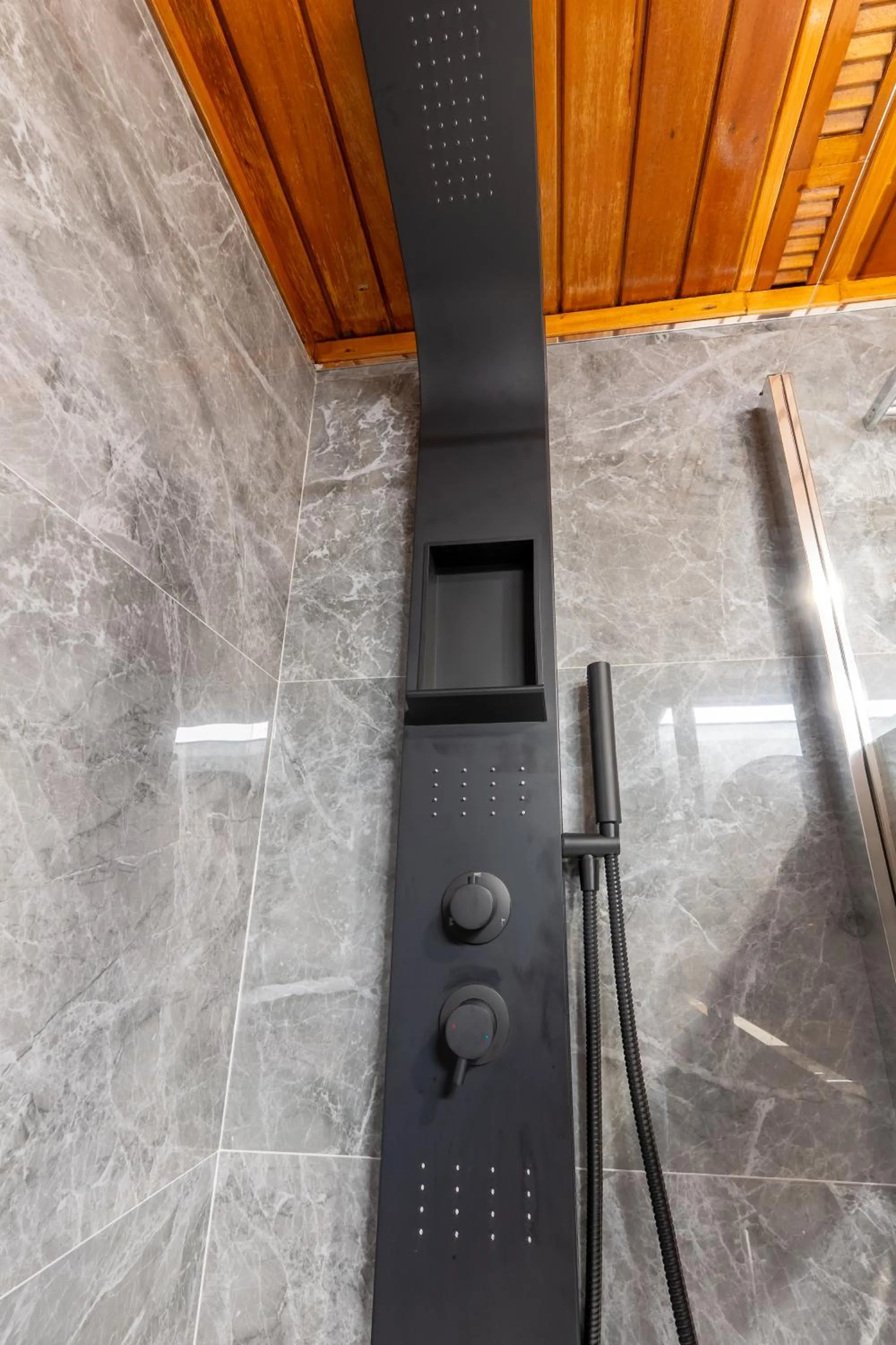 Shower in Hotel Solar Palmeiras