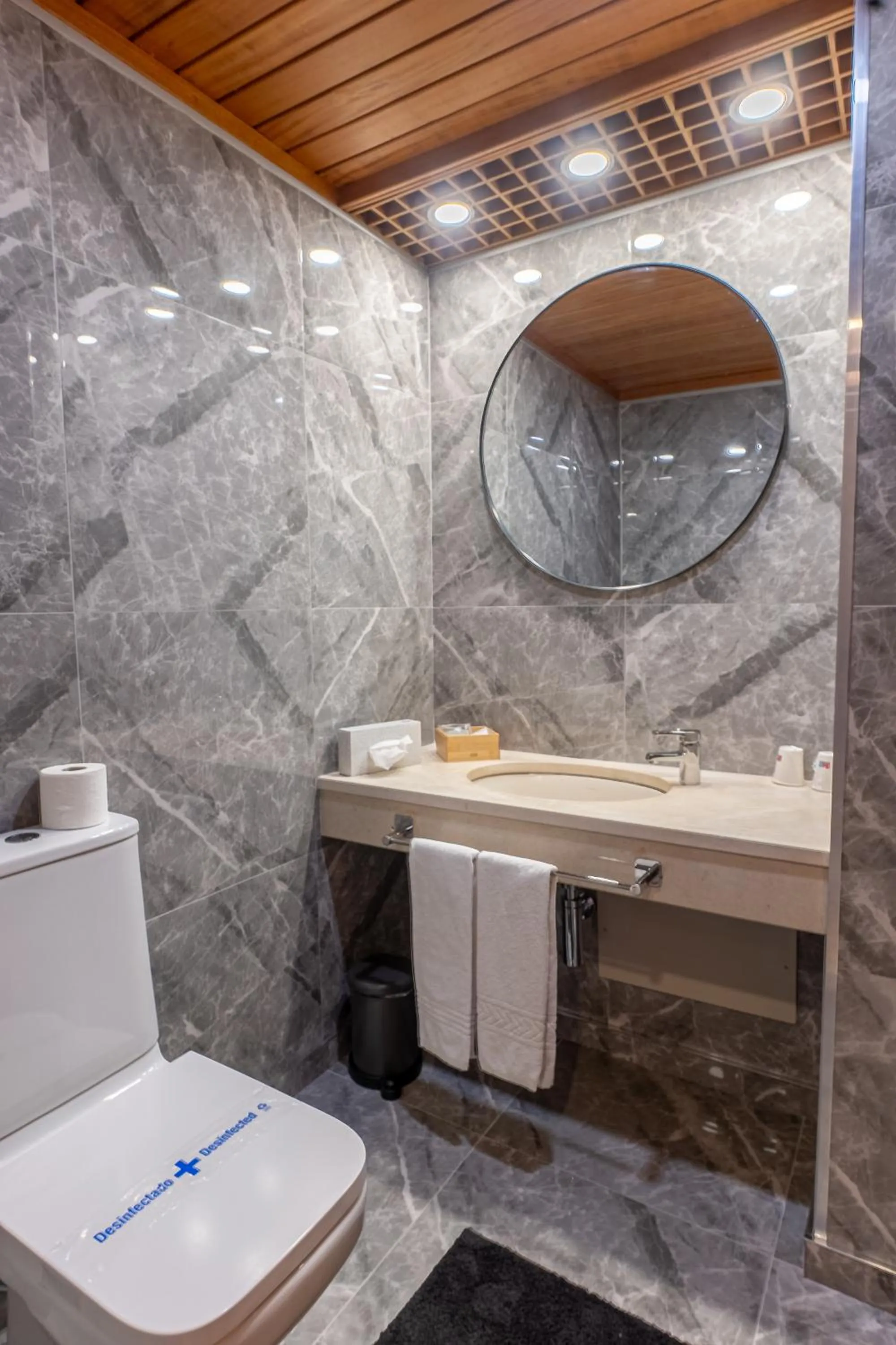 Toilet in Hotel Solar Palmeiras