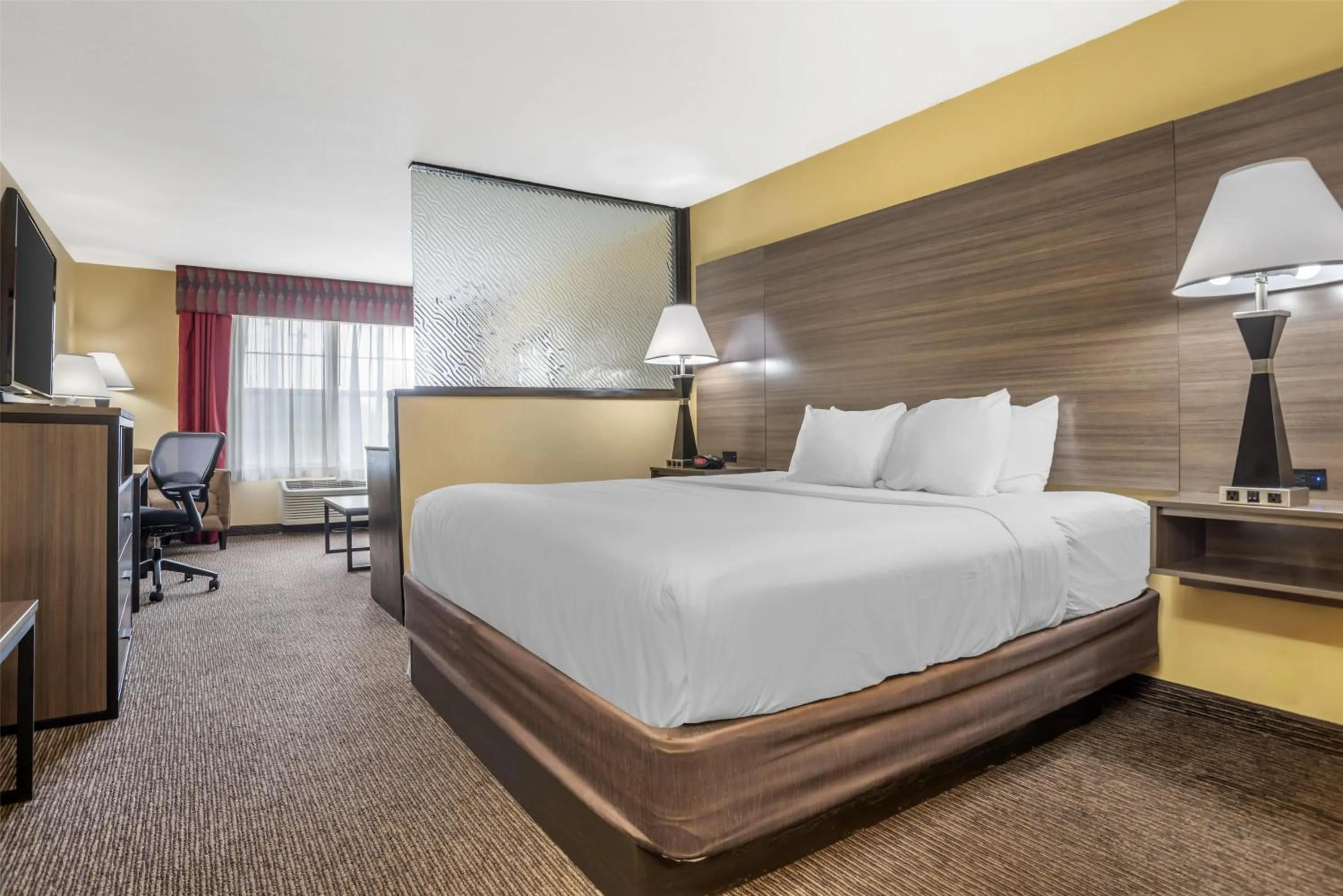 Bedroom, Bed in Best Western Plus Bessemer