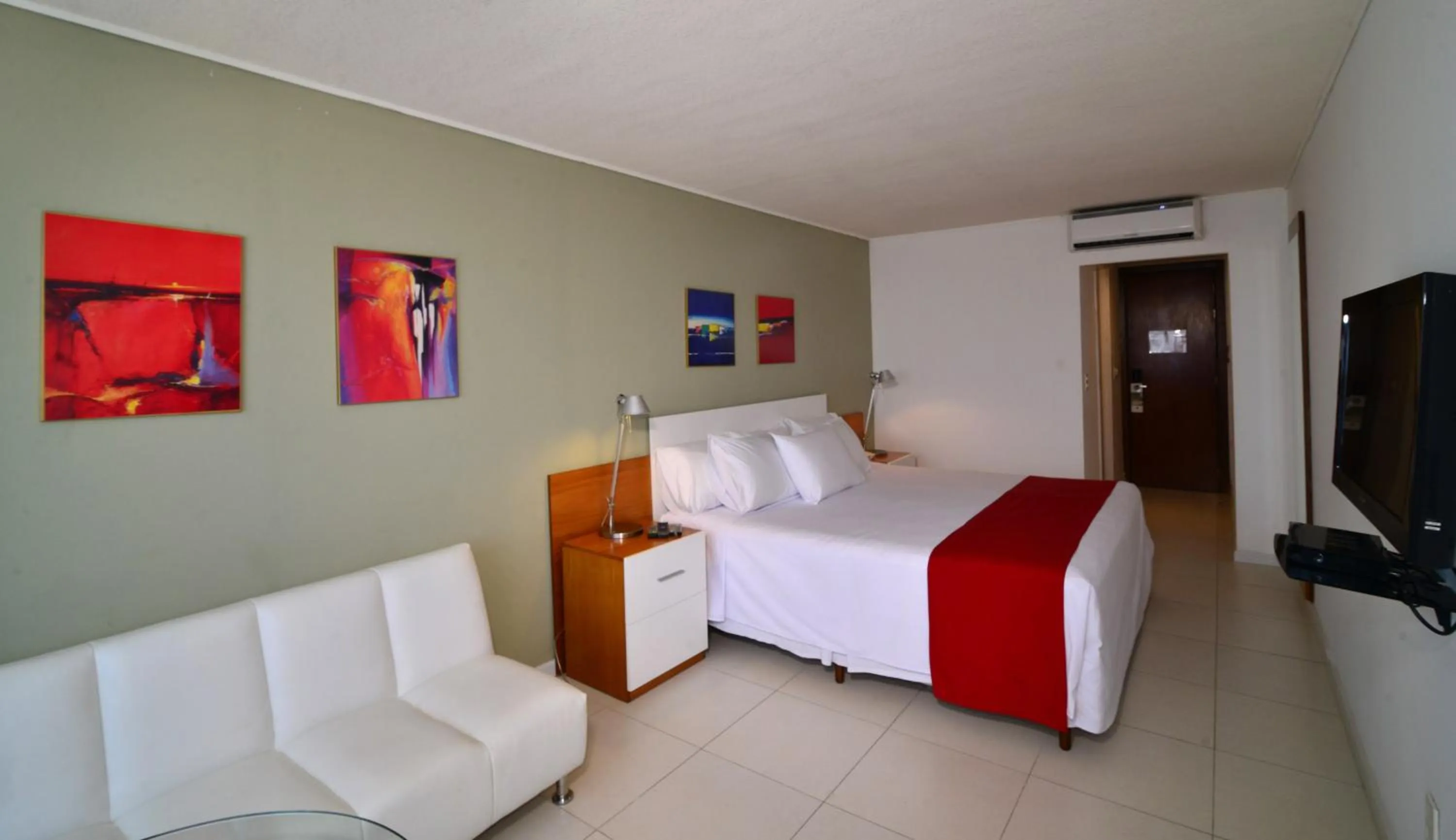 Photo of the whole room, Bed in UY Proa Sur Hotel