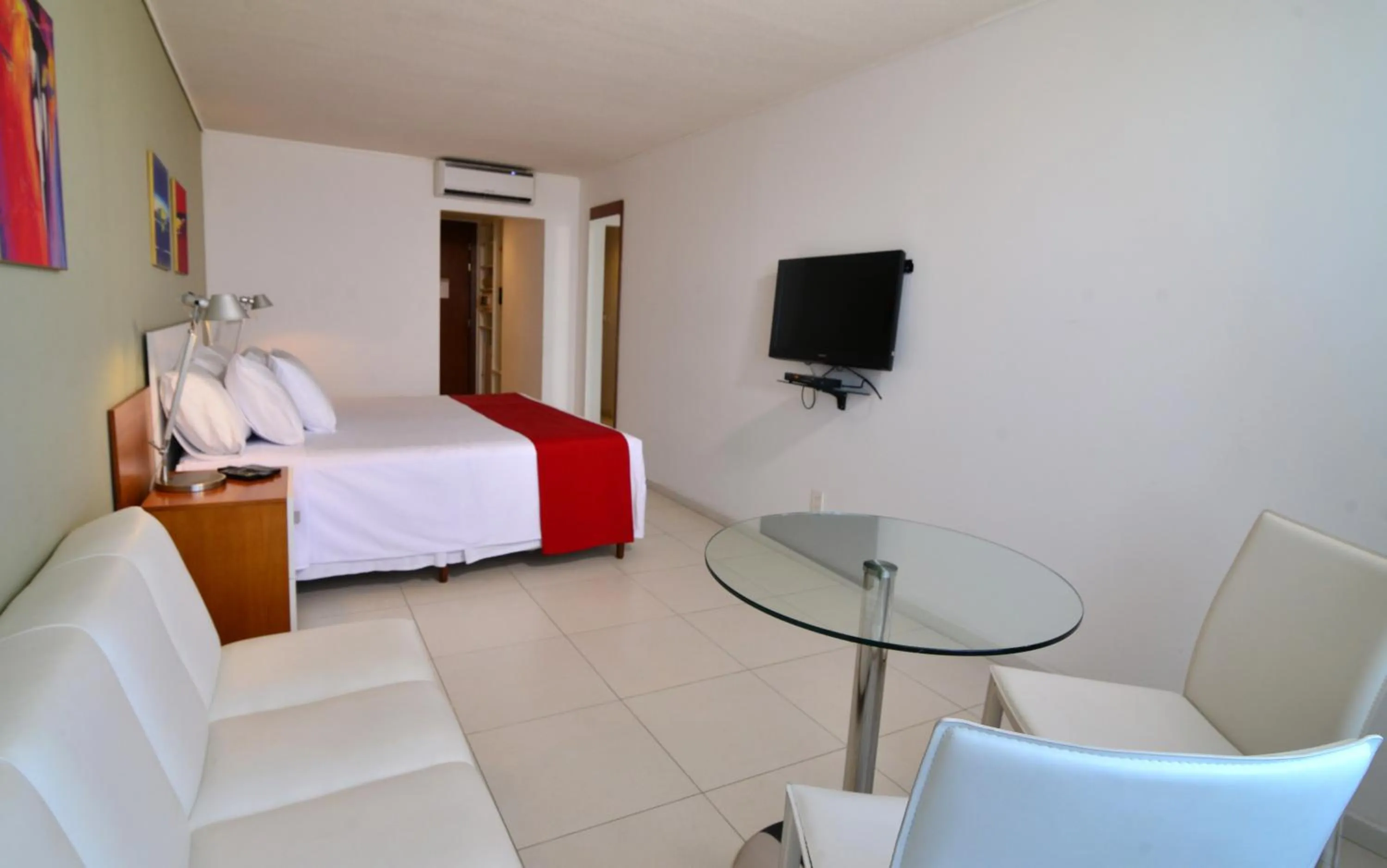 Photo of the whole room, Bed in UY Proa Sur Hotel