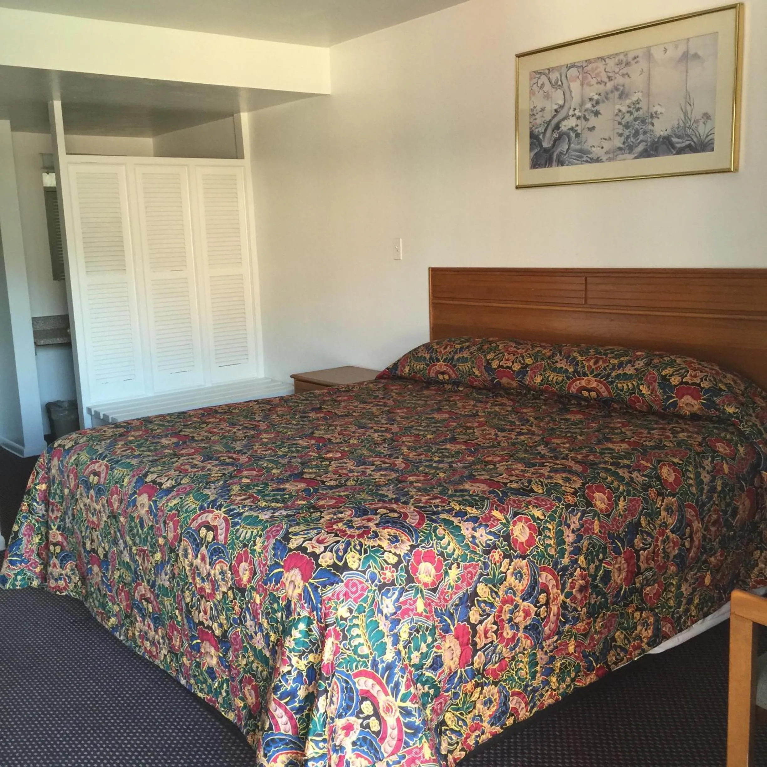 Bed in Valley Motel Pittsburgh