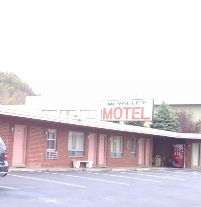 Property building in Valley Motel Pittsburgh