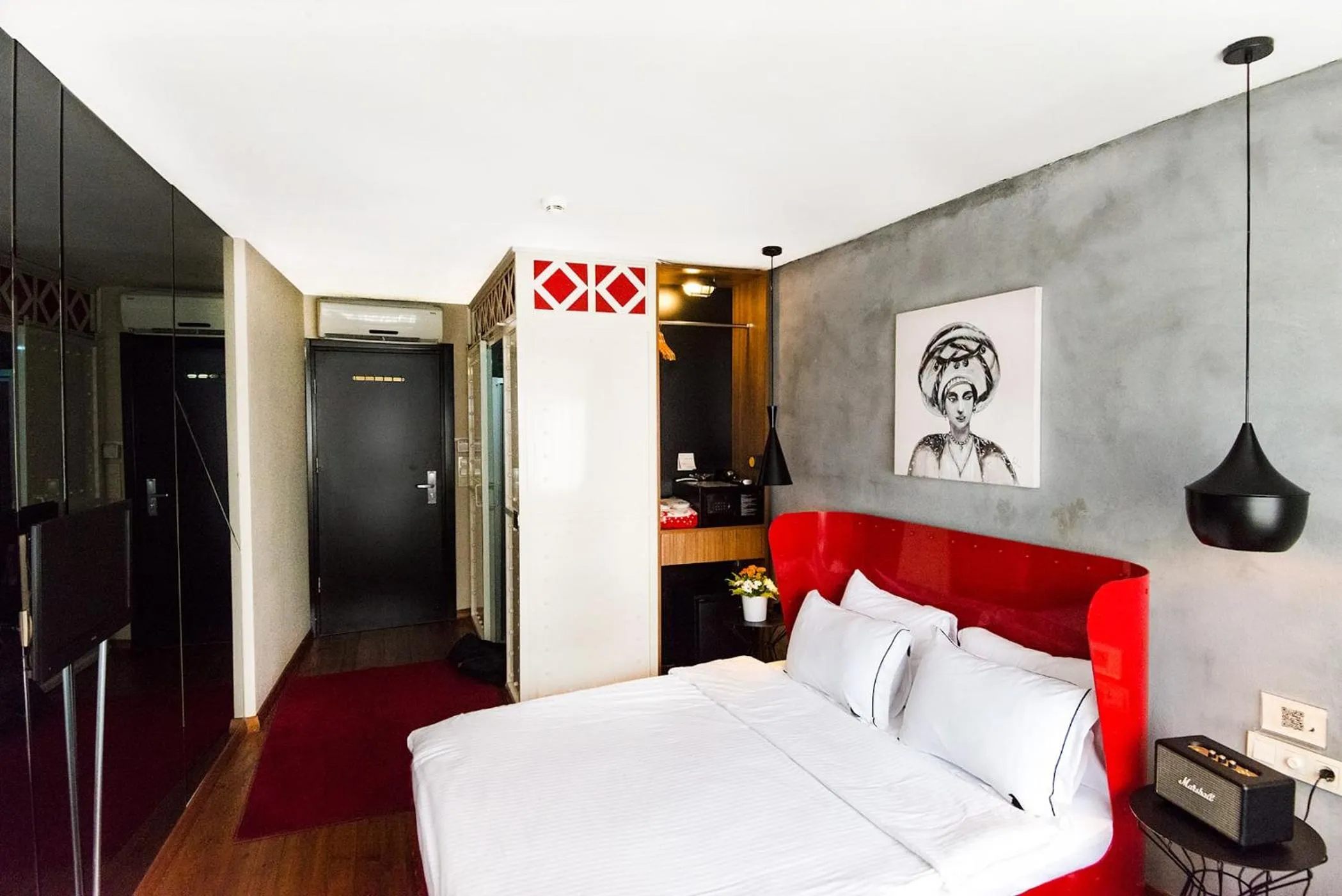 Photo of the whole room, Bed in SuB Karakoy - Special Category