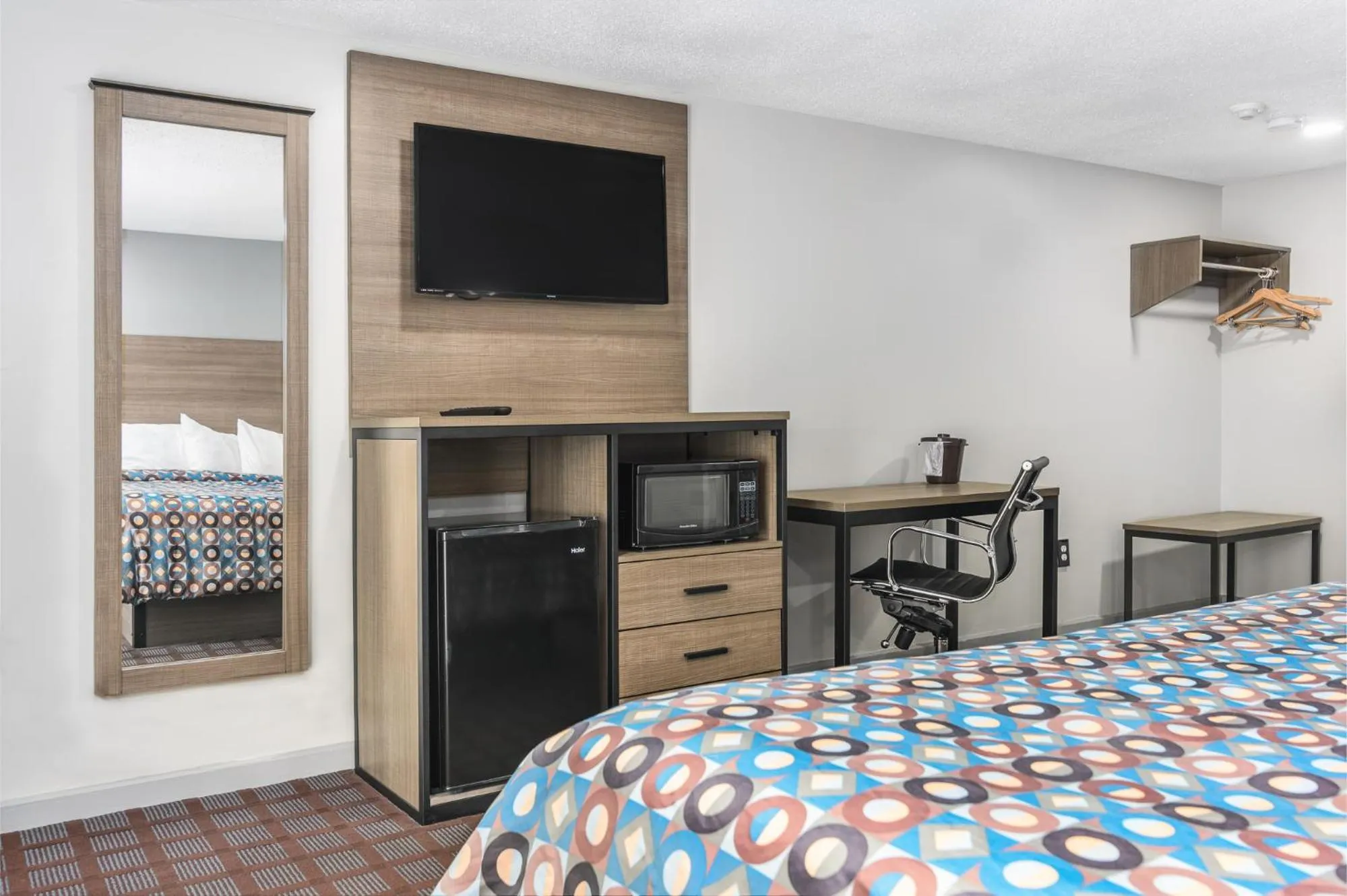 TV and multimedia, Bed in Blue Dolphin Inn