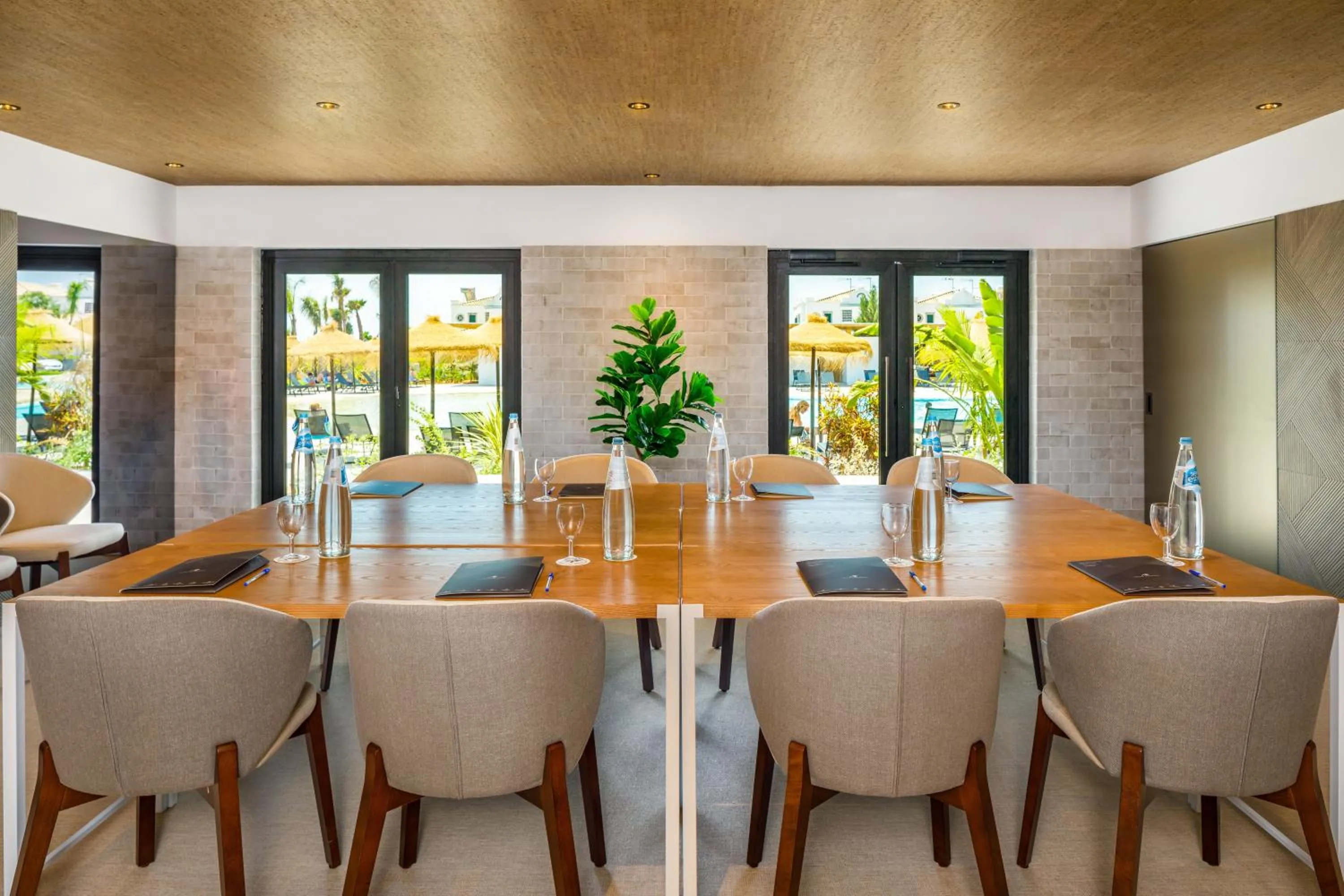 Restaurant/places to eat in AP Cabanas Beach & Nature - Adults Friendly